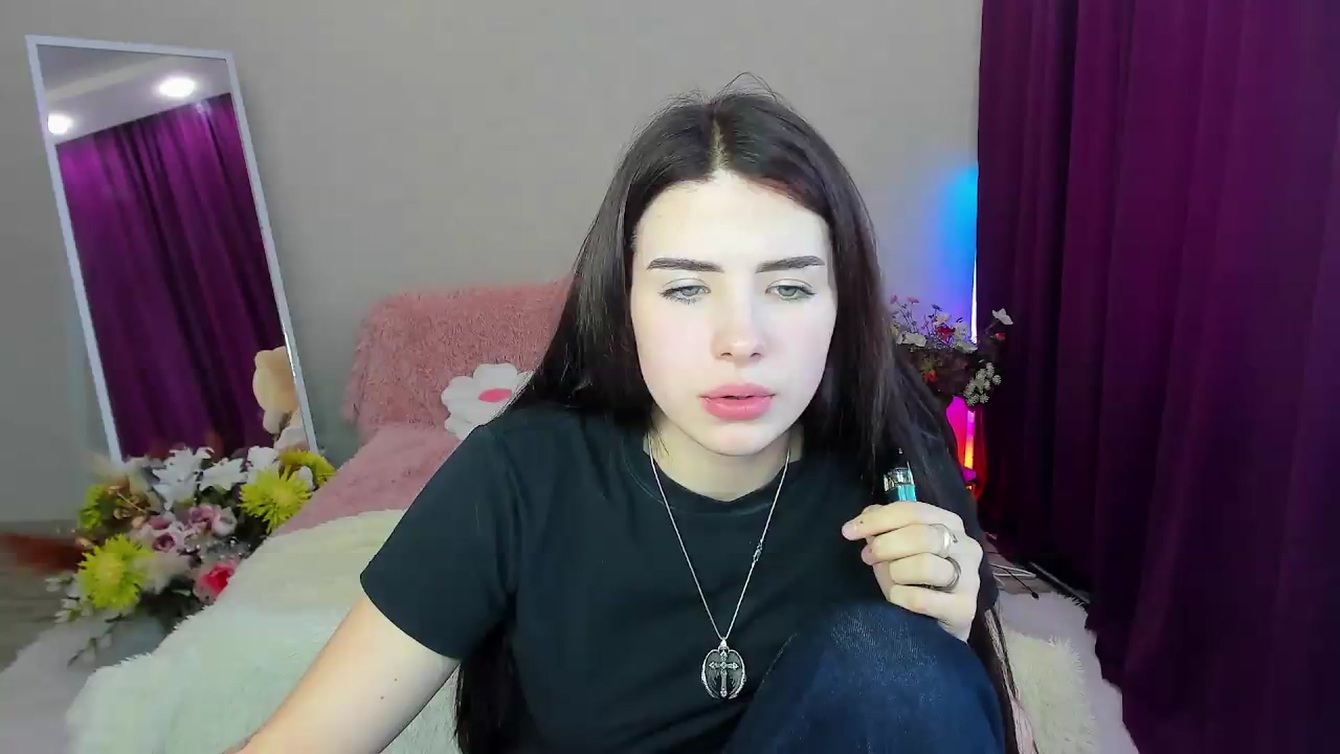 Gallery image thumbnail from KiraVane's myfreecams stream on, 09/19/2026, 10:19 image 16 of 20