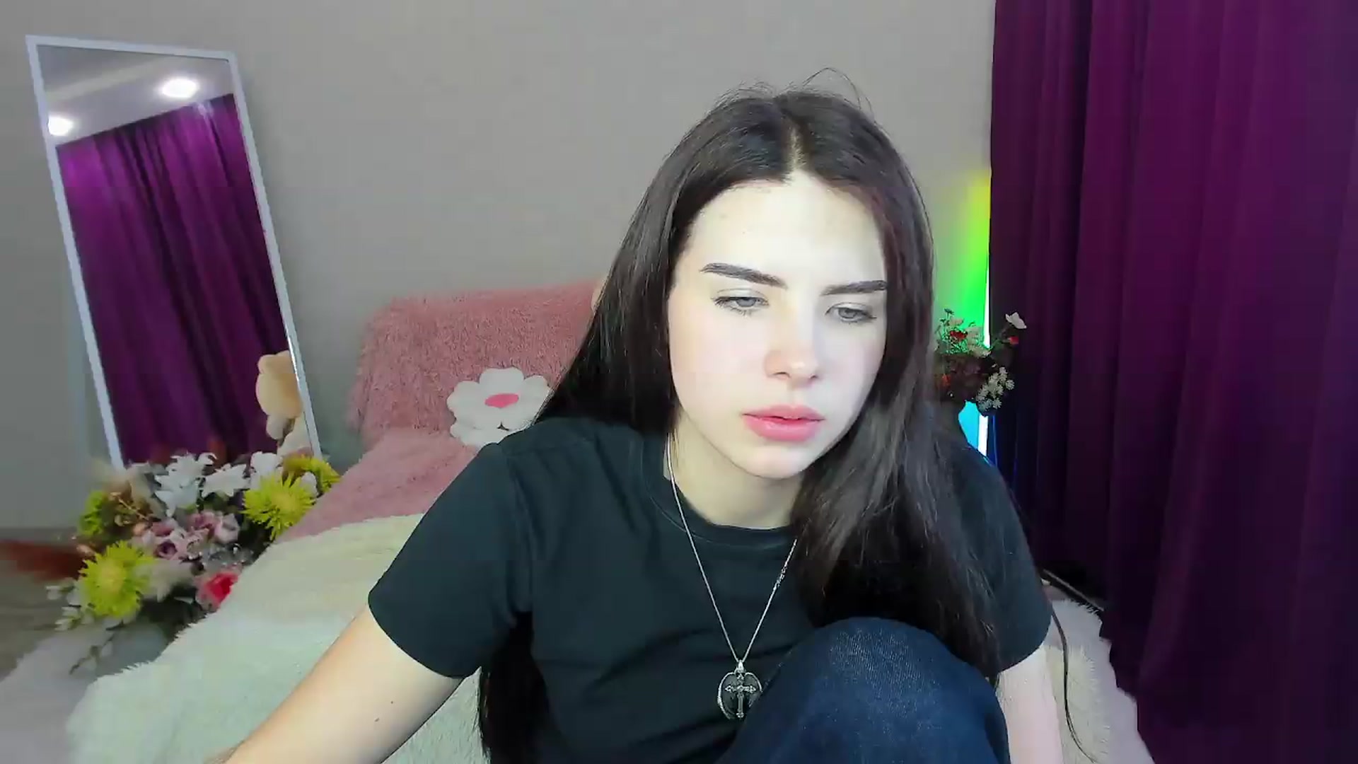 Gallery image thumbnail from KiraVane's myfreecams stream on, 09/19/2026, 10:19 image 14 of 20