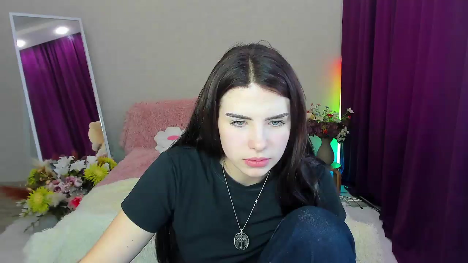 Gallery image thumbnail from KiraVane's myfreecams stream on, 09/19/2026, 10:19 image 18 of 20