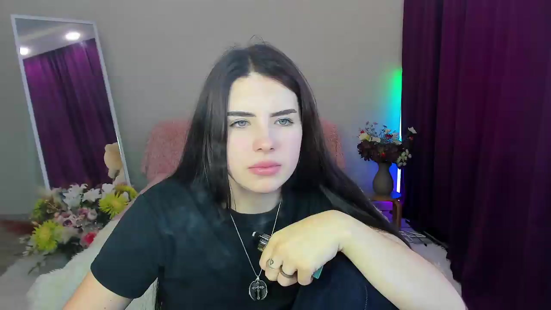 Gallery image thumbnail from KiraVane's myfreecams stream on, 09/19/2026, 10:19 image 3 of 20