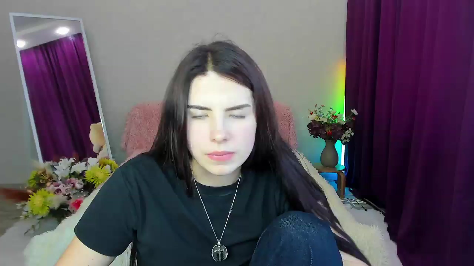 Gallery image thumbnail from KiraVane's myfreecams stream on, 09/19/2026, 10:19 image 4 of 20