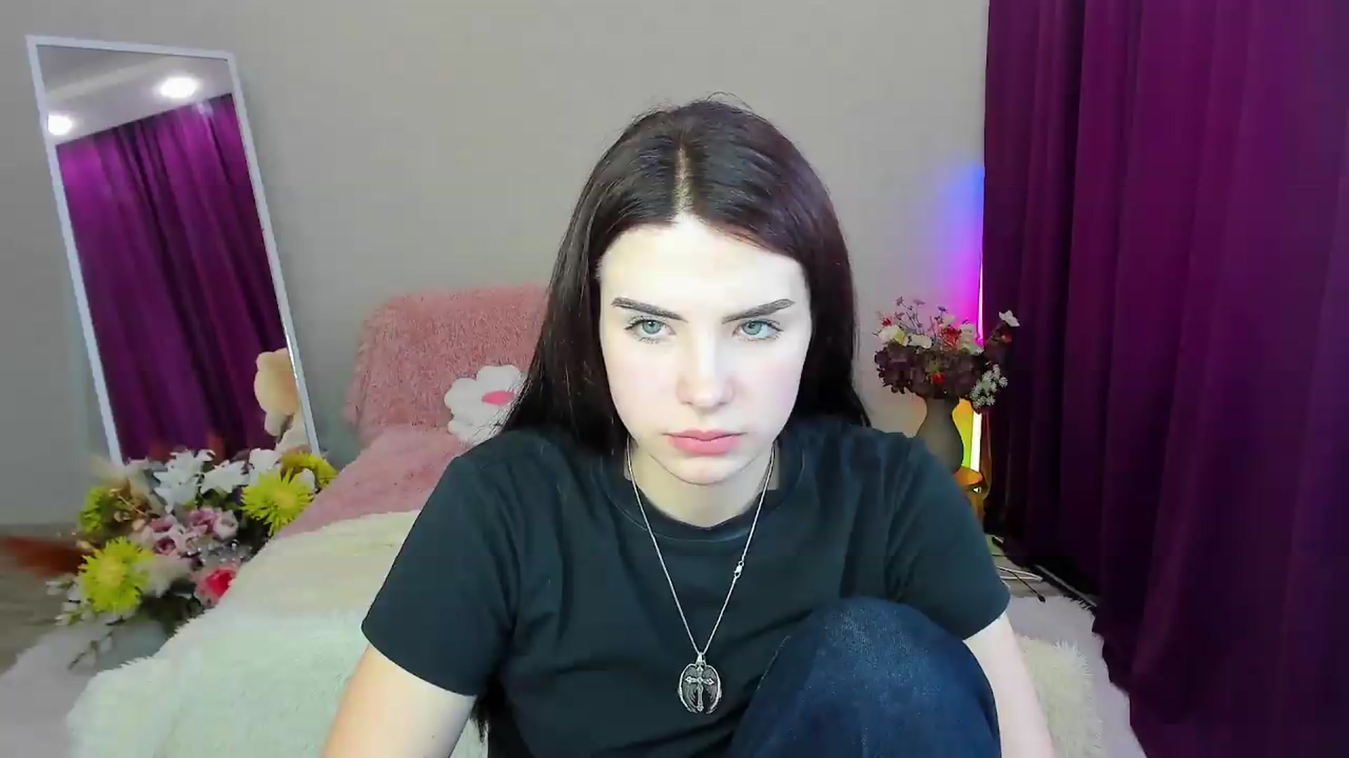 Gallery image thumbnail from KiraVane's myfreecams stream on, 09/19/2026, 10:19 image 19 of 20