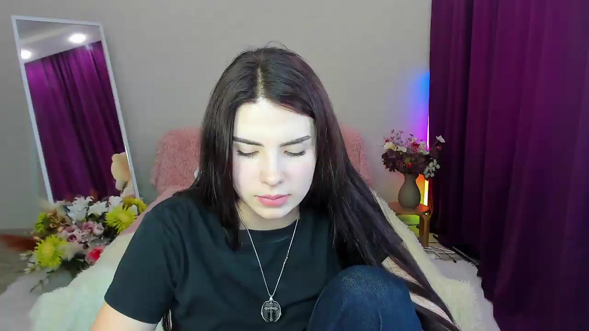 Gallery image thumbnail from KiraVane's myfreecams stream on, 09/19/2026, 10:19 image 5 of 20