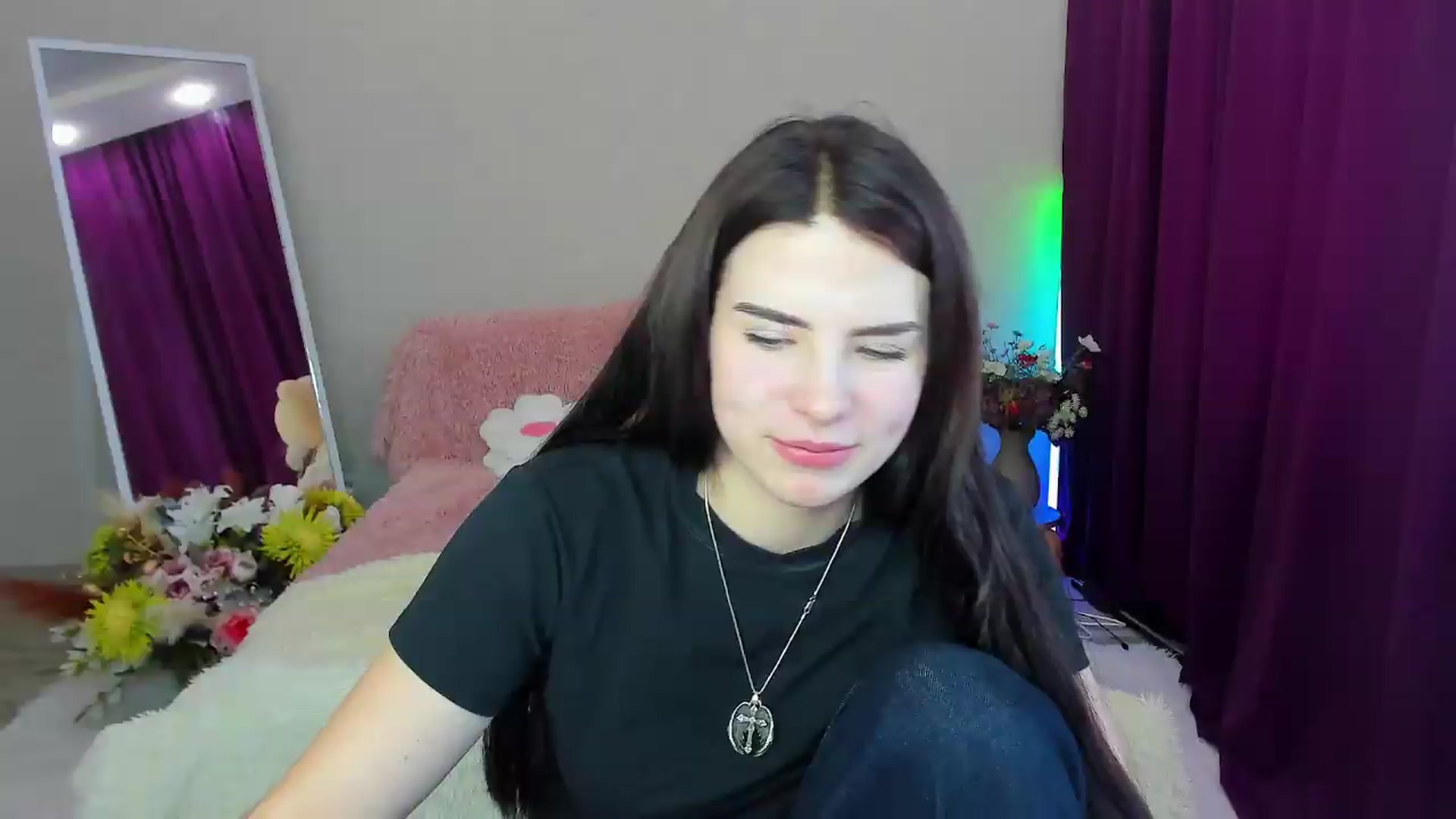 Gallery image thumbnail from KiraVane's myfreecams stream on, 09/19/2026, 10:19 image 17 of 20