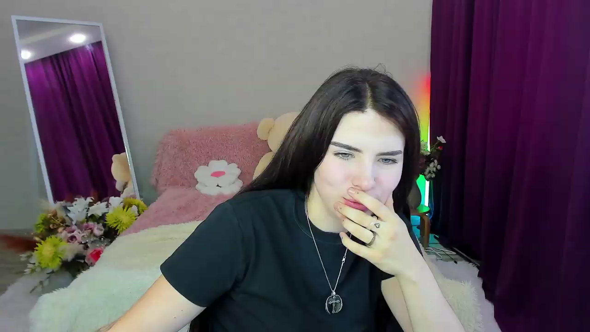 Gallery image thumbnail from KiraVane's myfreecams stream on, 09/19/2026, 10:19 image 11 of 20