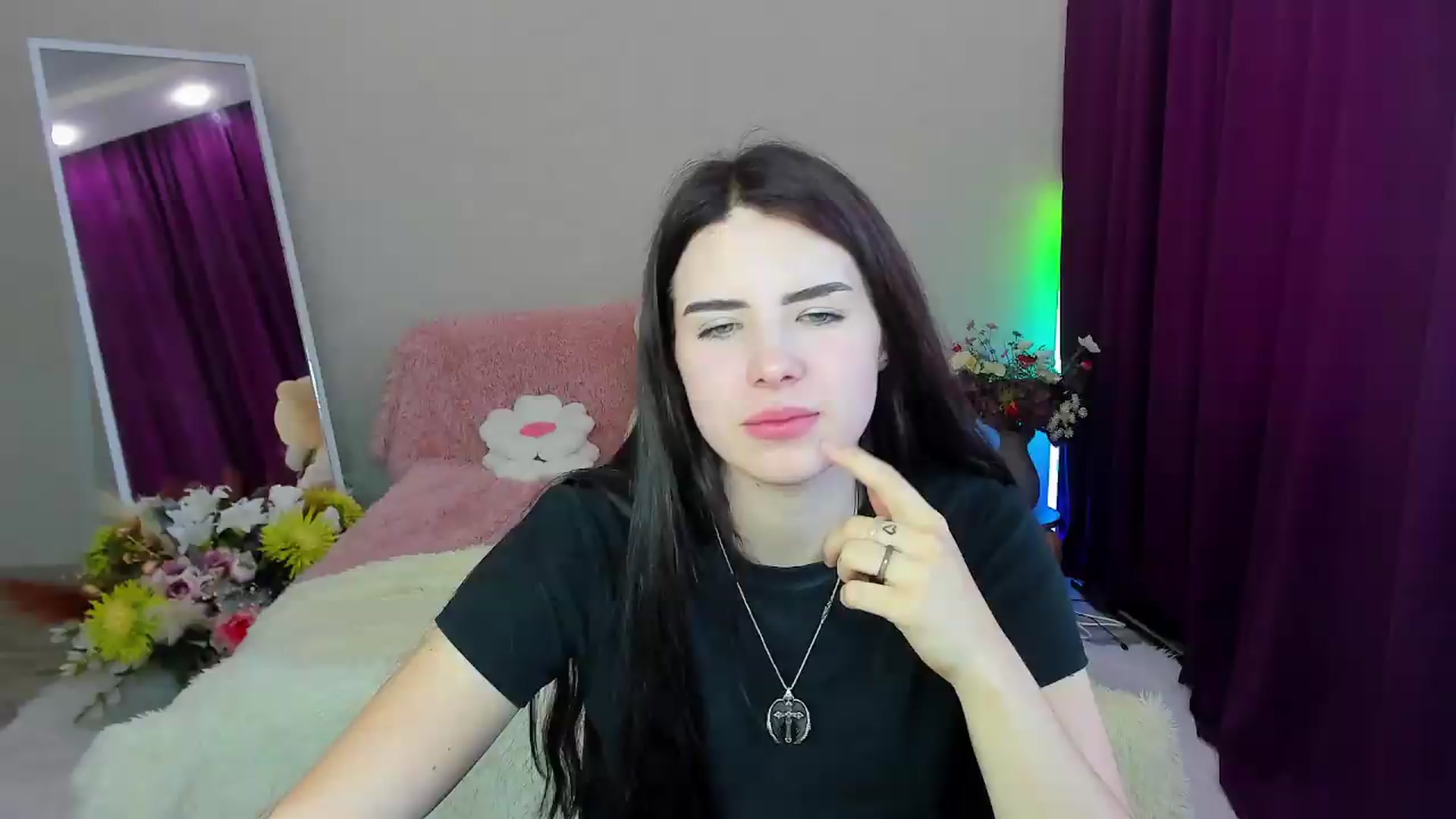 Gallery image thumbnail from KiraVane's myfreecams stream on, 09/19/2026, 11:22 image 2 of 20