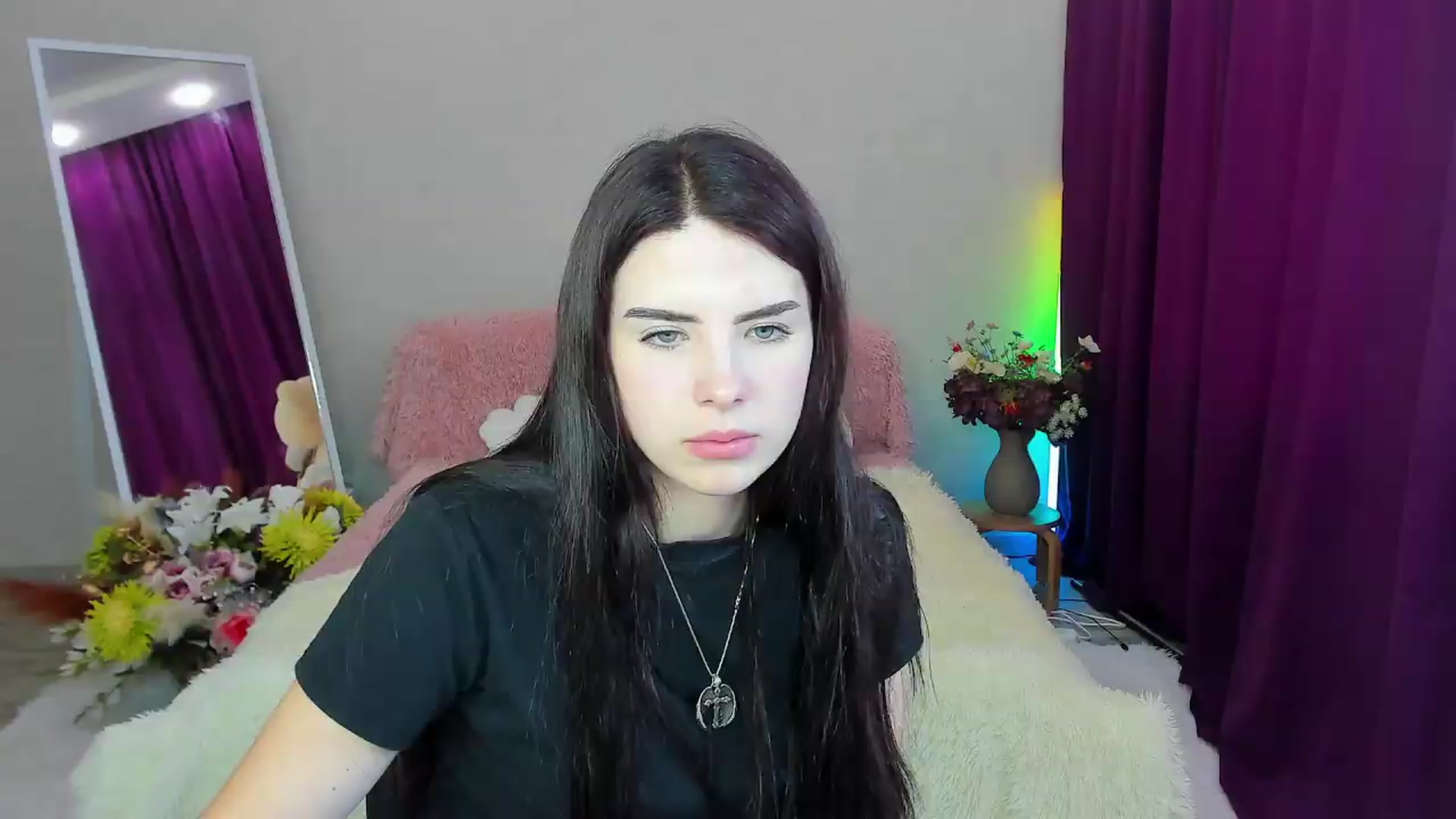 Gallery image thumbnail from KiraVane's myfreecams stream on, 09/19/2026, 11:22 image 19 of 20