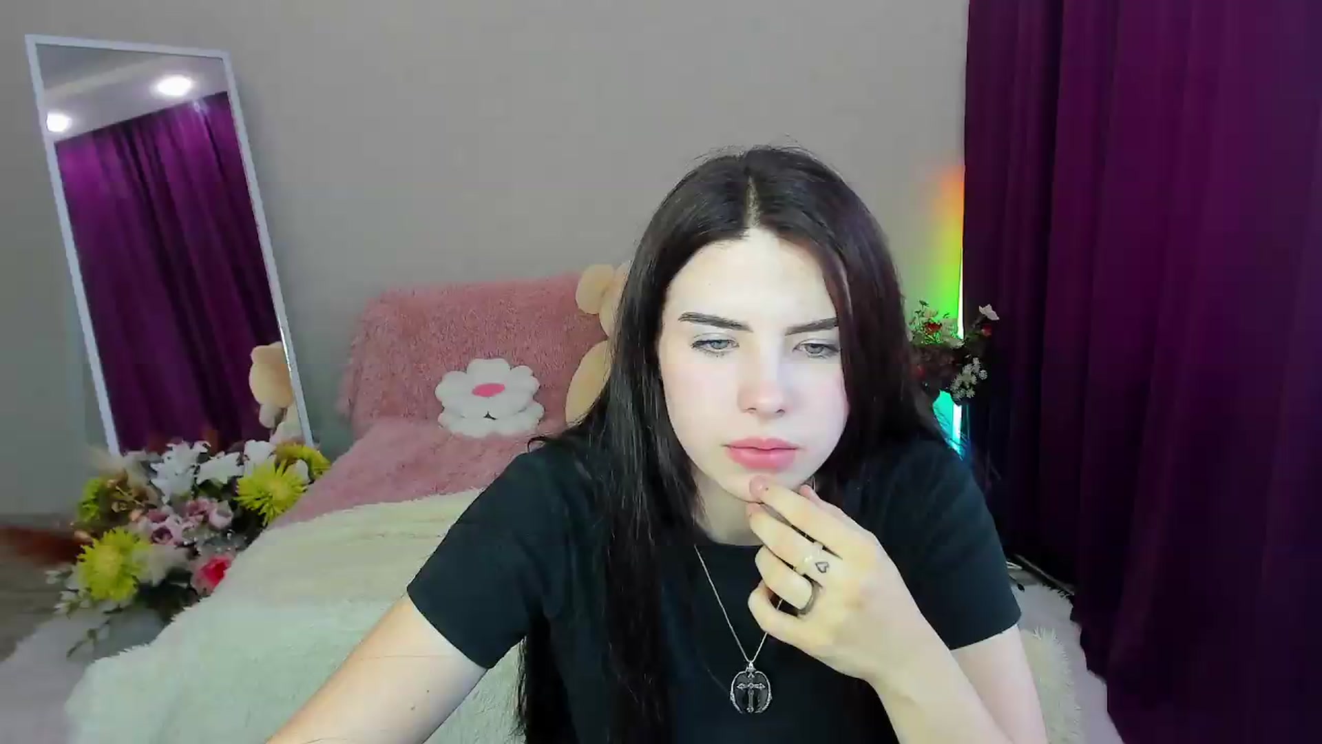 Gallery image thumbnail from KiraVane's myfreecams stream on, 09/19/2026, 11:22 image 11 of 20