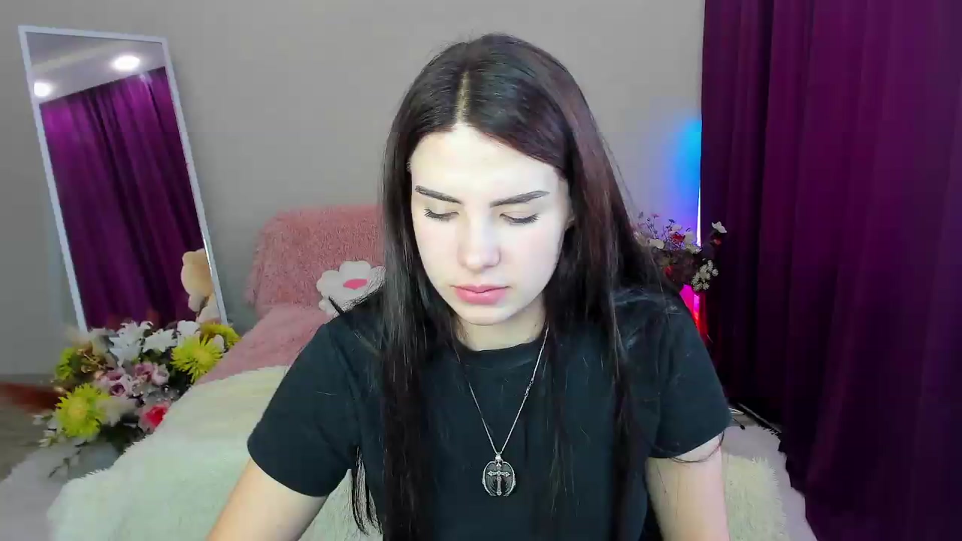 Gallery image thumbnail from KiraVane's myfreecams stream on, 09/19/2026, 11:22 image 17 of 20