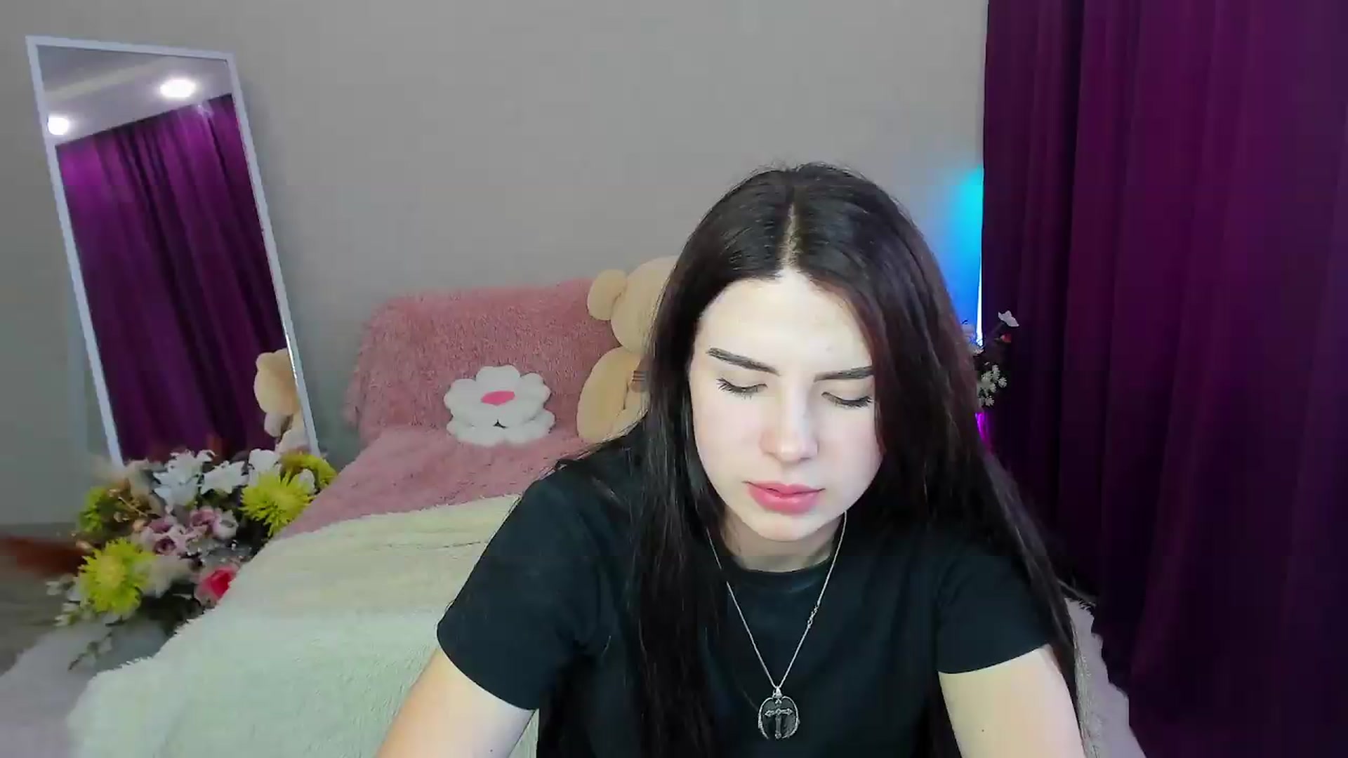 Gallery image thumbnail from KiraVane's myfreecams stream on, 09/19/2026, 11:22 image 5 of 20