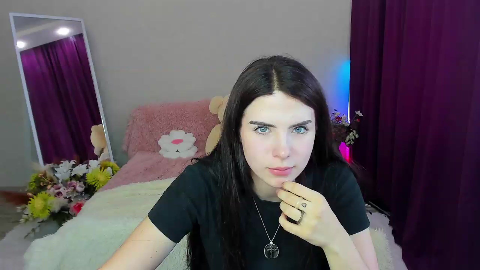 Gallery image thumbnail from KiraVane's myfreecams stream on, 09/19/2026, 11:22 image 13 of 20