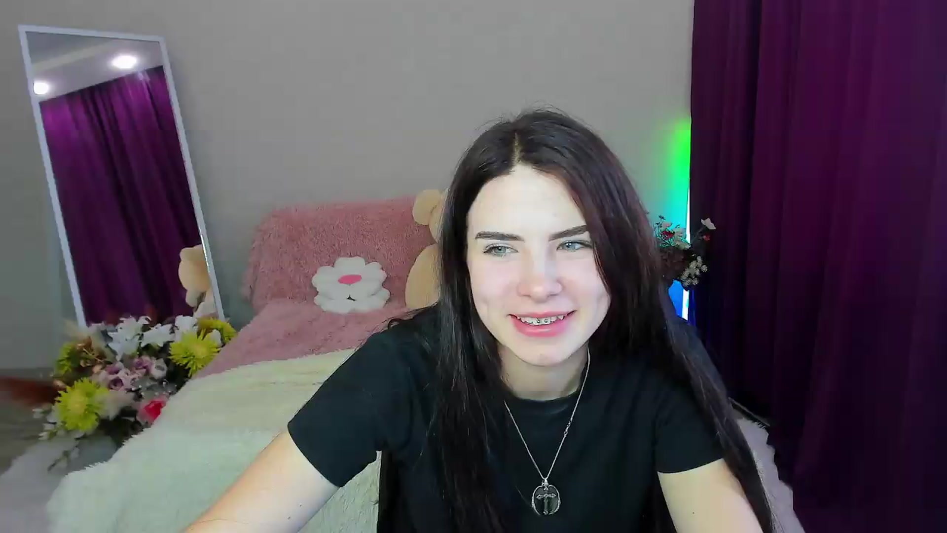 Gallery image thumbnail from KiraVane's myfreecams stream on, 09/19/2026, 11:22 image 6 of 20