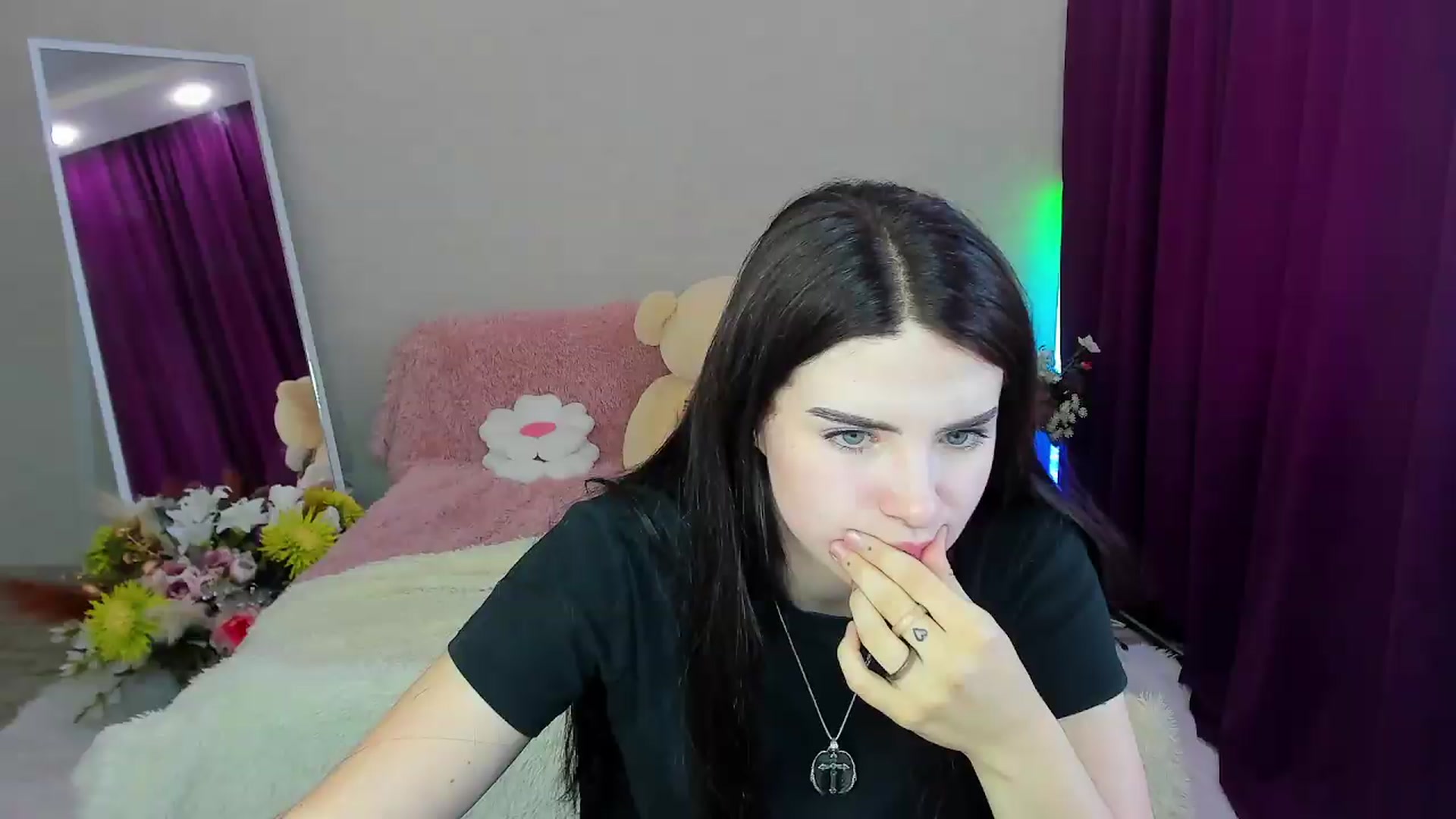 Gallery image thumbnail from KiraVane's myfreecams stream on, 09/19/2026, 11:22 image 14 of 20