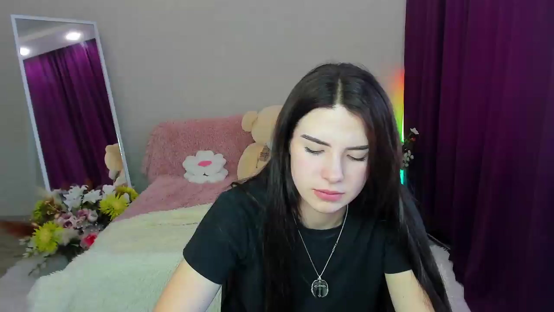 Gallery image thumbnail from KiraVane's myfreecams stream on, 09/19/2026, 11:22 image 7 of 20