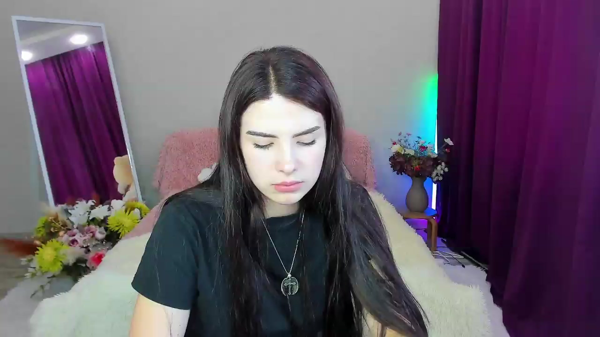 Gallery image thumbnail from KiraVane's myfreecams stream on, 09/19/2026, 11:22 image 18 of 20