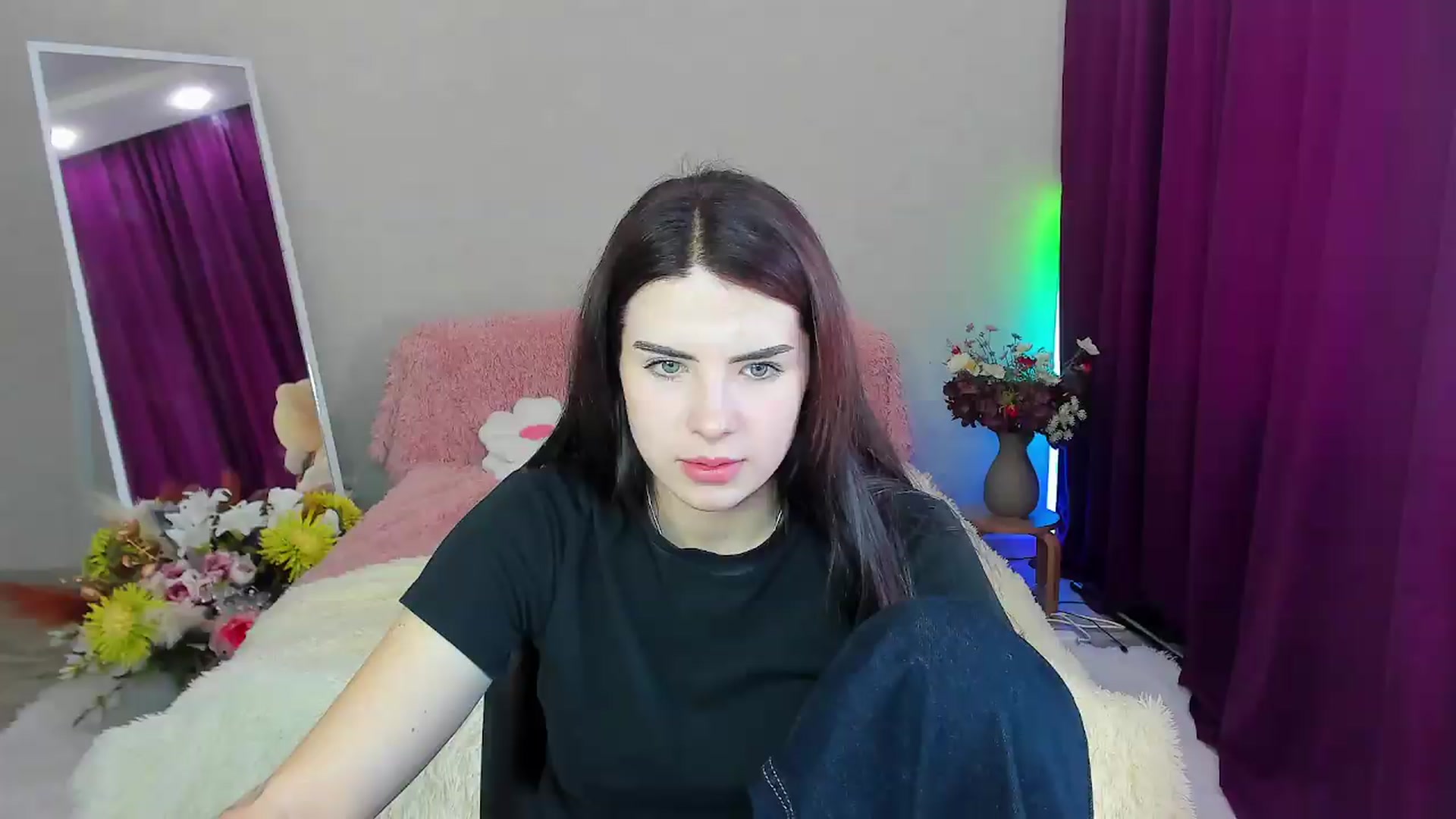 Gallery image thumbnail from KiraVane's myfreecams stream on, 09/19/2026, 13:18 image 7 of 20