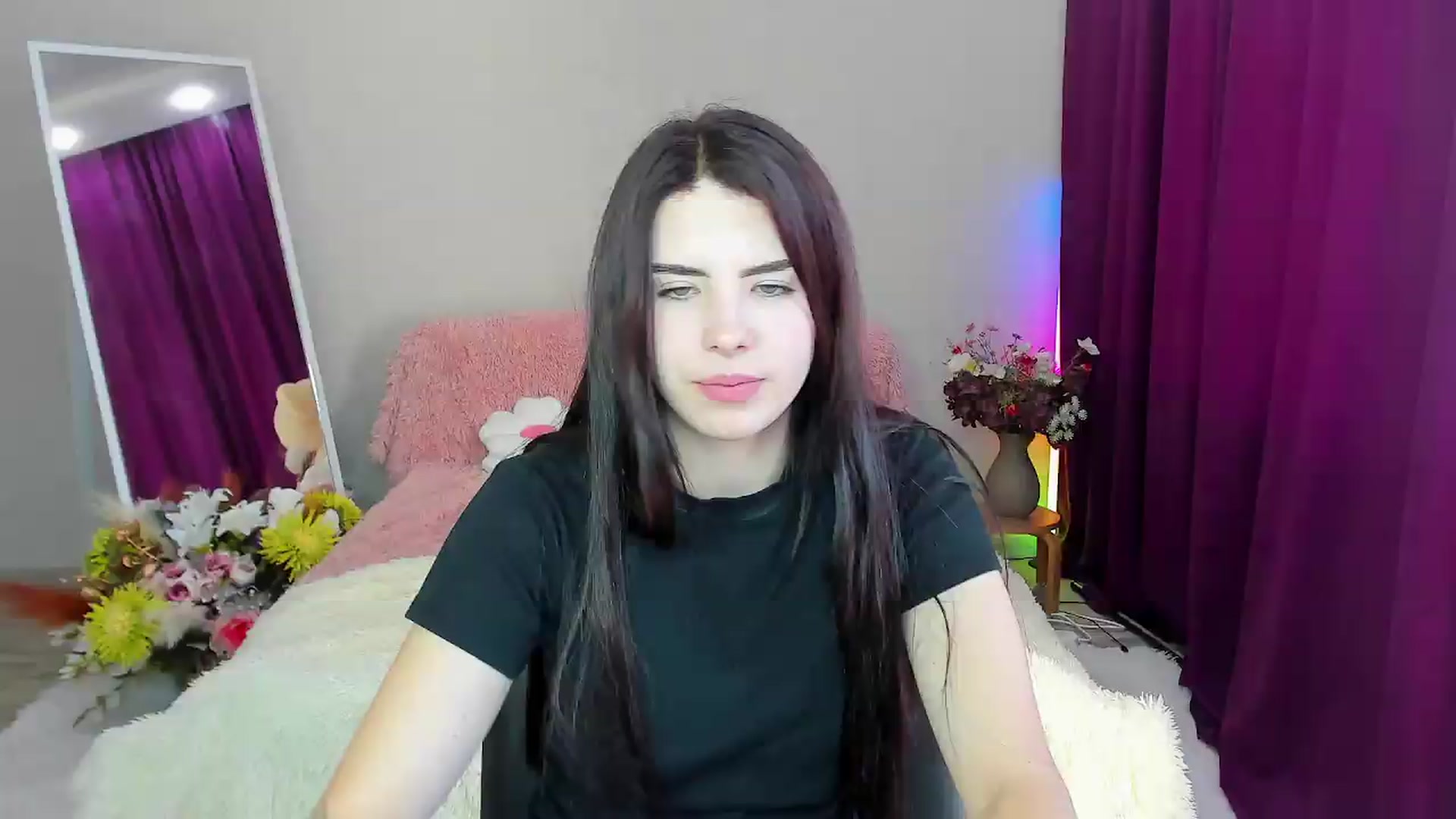 Gallery image thumbnail from KiraVane's myfreecams stream on, 09/19/2026, 13:18 image 13 of 20