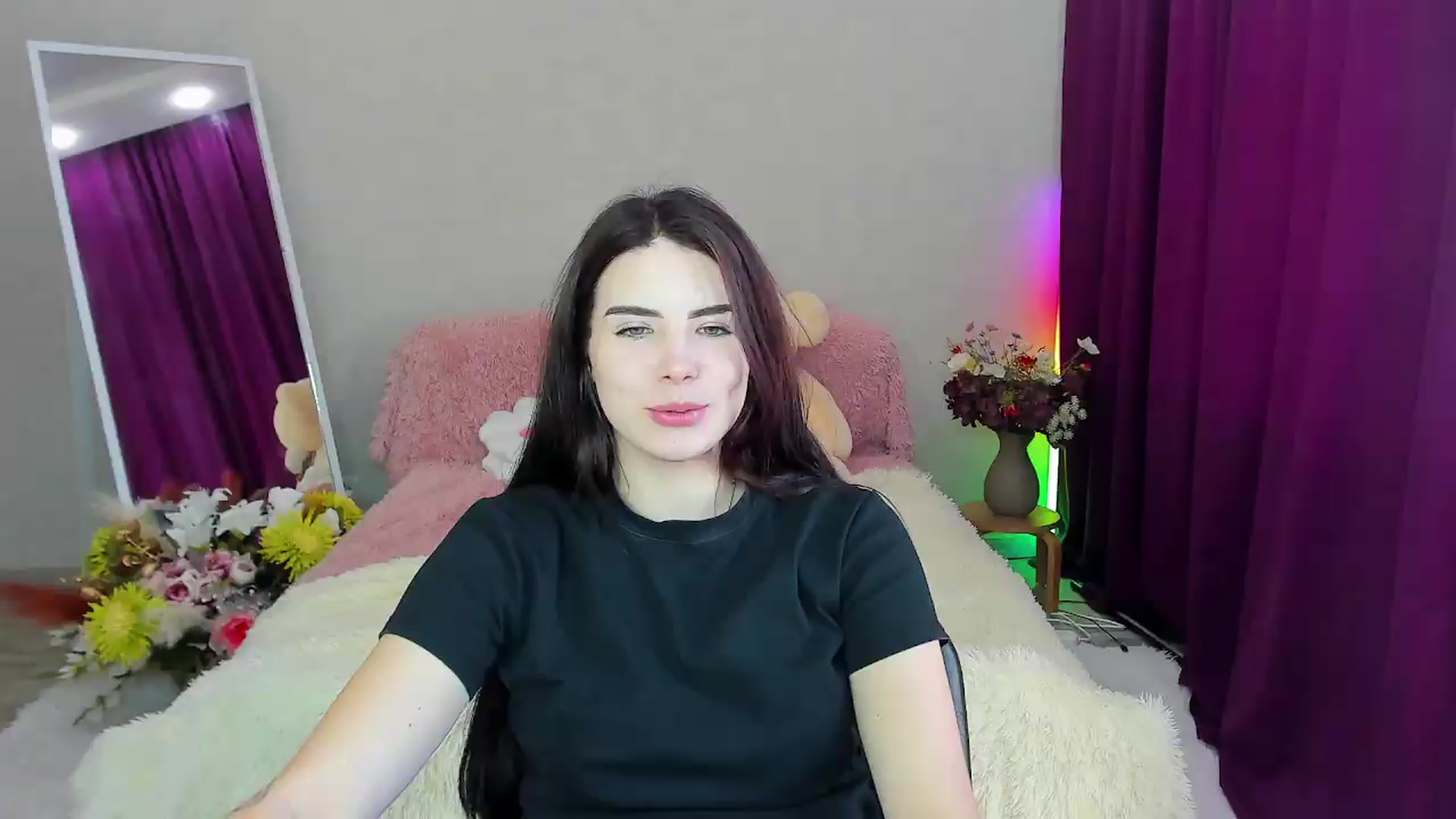 Gallery image thumbnail from KiraVane's myfreecams stream on, 09/19/2026, 13:18 image 6 of 20
