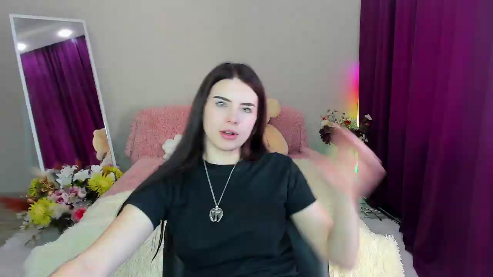 Gallery image thumbnail from KiraVane's myfreecams stream on, 09/19/2026, 13:18 image 16 of 20