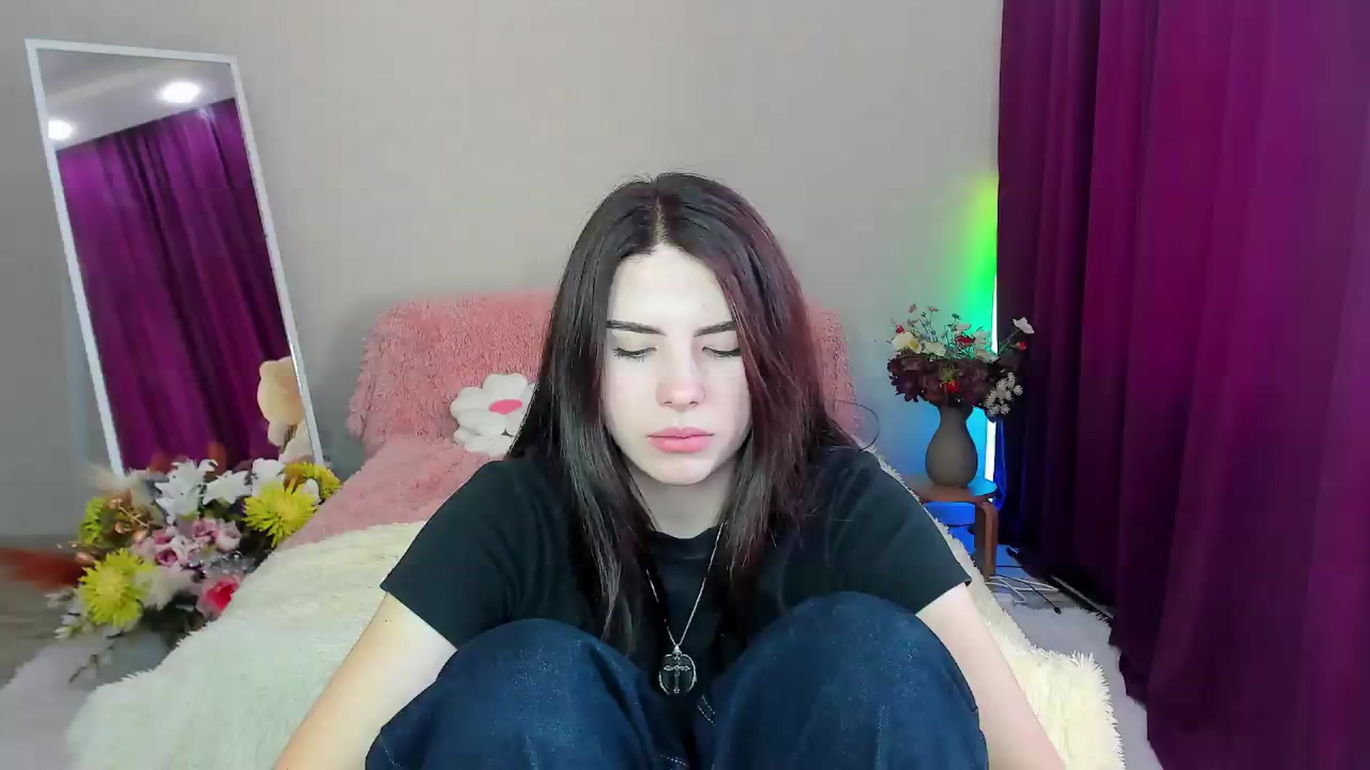 Gallery image thumbnail from KiraVane's myfreecams stream on, 09/19/2026, 13:18 image 19 of 20