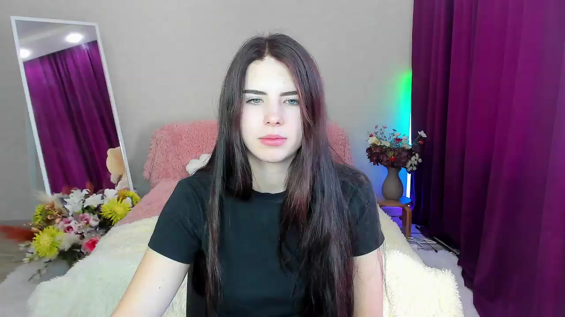 Gallery image thumbnail from KiraVane's myfreecams stream on, 09/19/2026, 13:18 image 12 of 20
