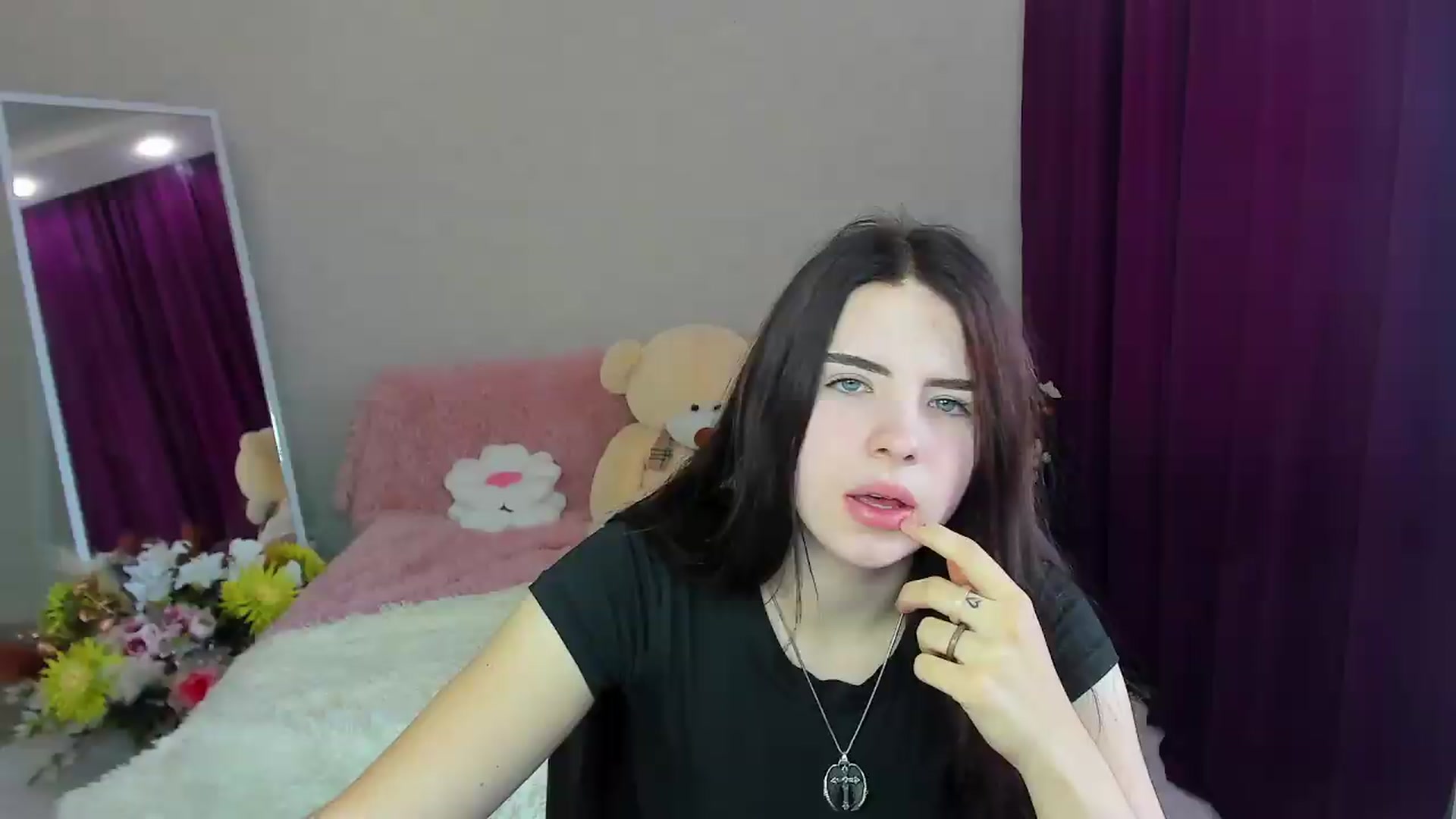 Gallery image thumbnail from KiraVane's myfreecams stream on, 09/20/2026, 07:41 image 2 of 20