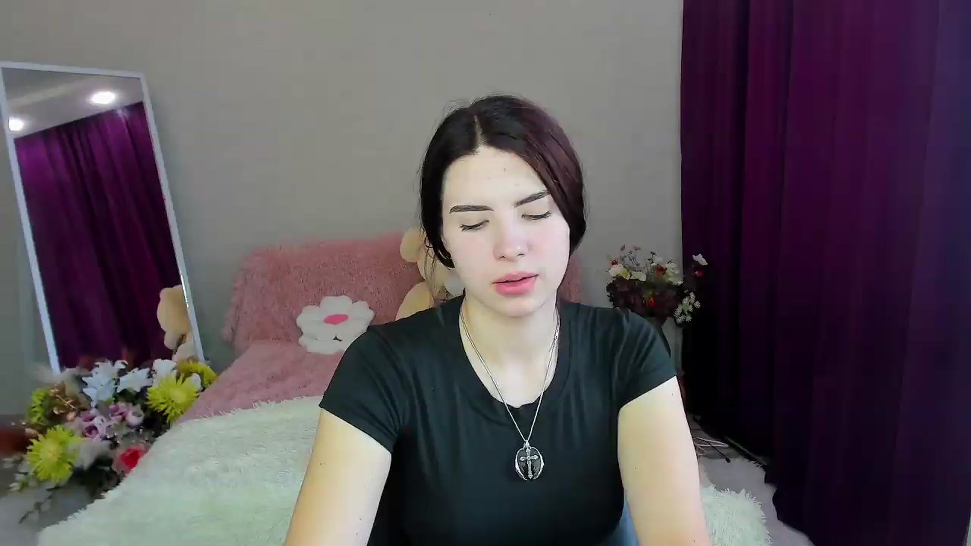 Gallery image thumbnail from KiraVane's myfreecams stream on, 09/20/2026, 07:41 image 16 of 20