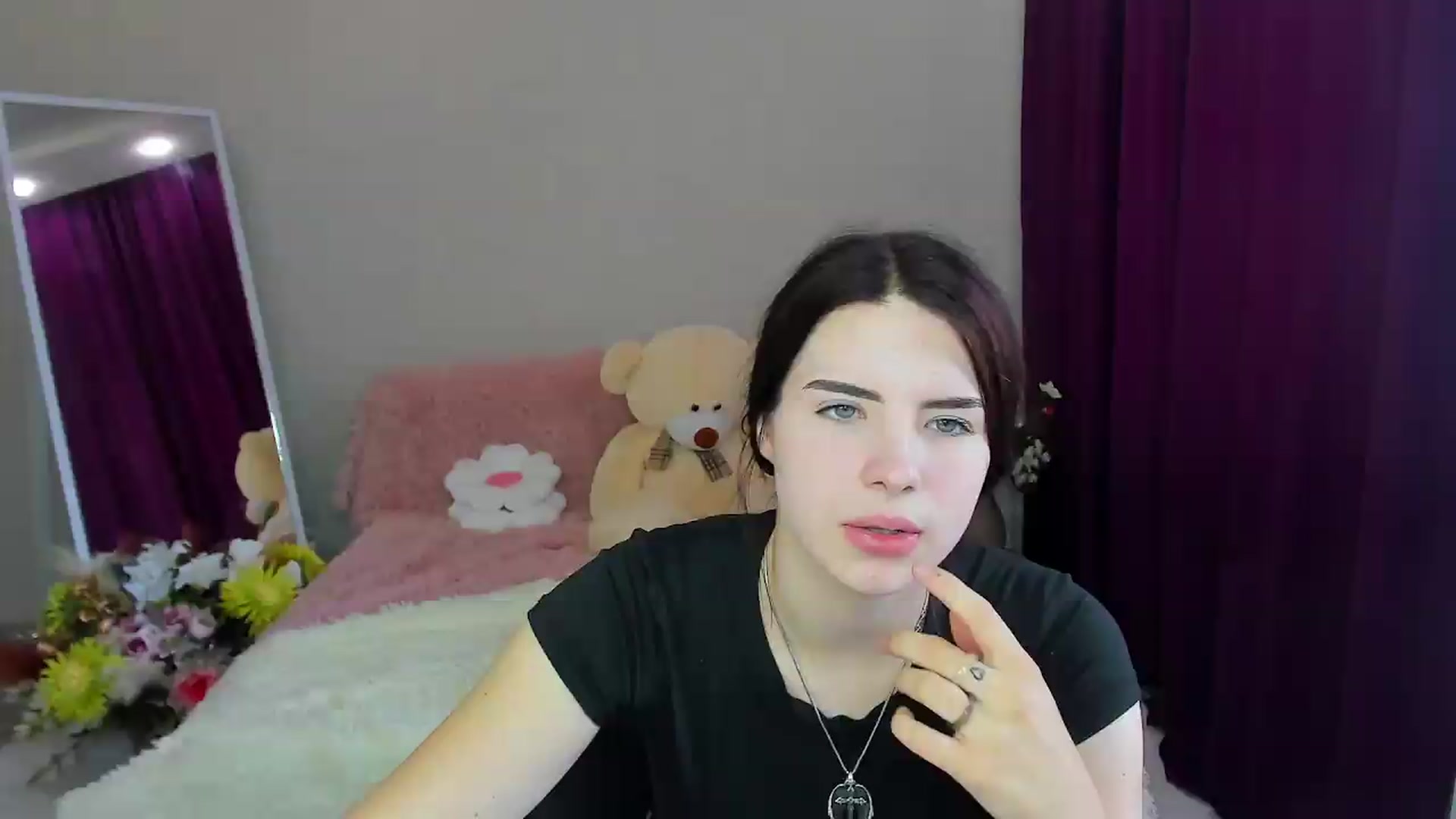 Gallery image thumbnail from KiraVane's myfreecams stream on, 09/20/2026, 07:41 image 15 of 20
