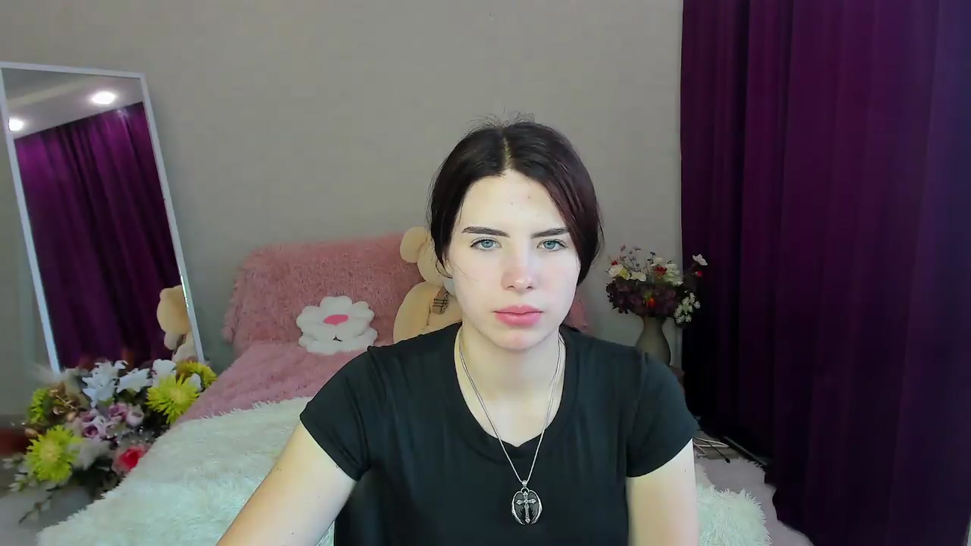 Gallery image thumbnail from KiraVane's myfreecams stream on, 09/20/2026, 11:05 image 2 of 20