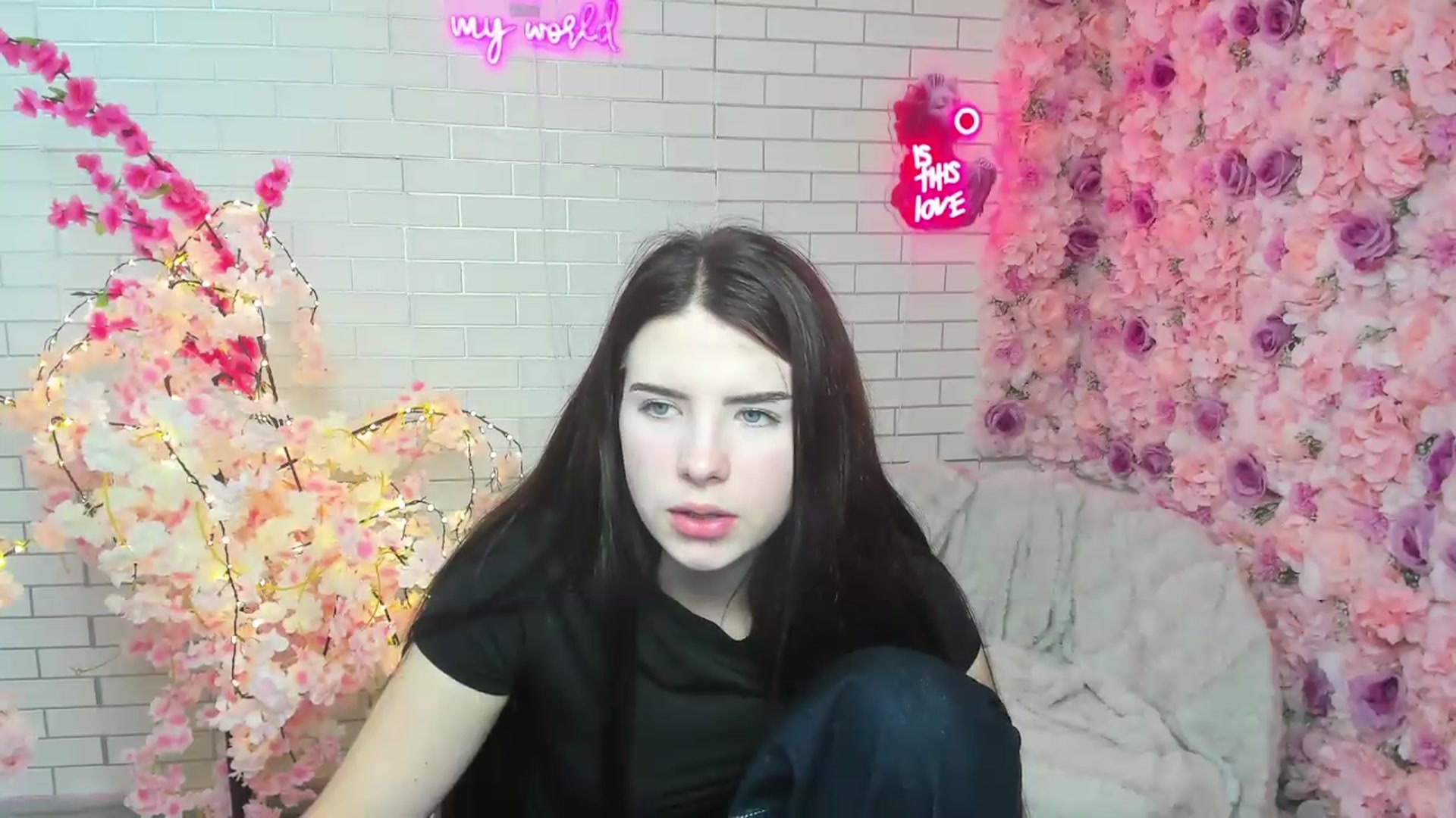Gallery image thumbnail from KiraVane's myfreecams stream on, 09/22/2026, 08:32 image 9 of 20