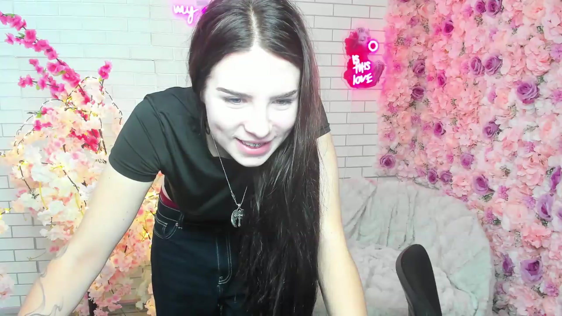 Gallery image thumbnail from KiraVane's myfreecams stream on, 09/22/2026, 08:32 image 19 of 20