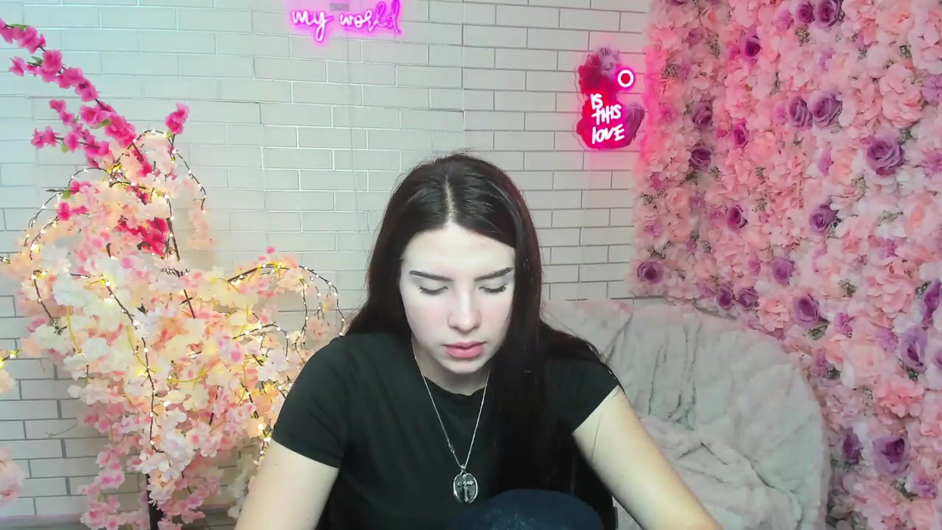 Gallery image thumbnail from KiraVane's myfreecams stream on, 09/22/2026, 08:32 image 15 of 20