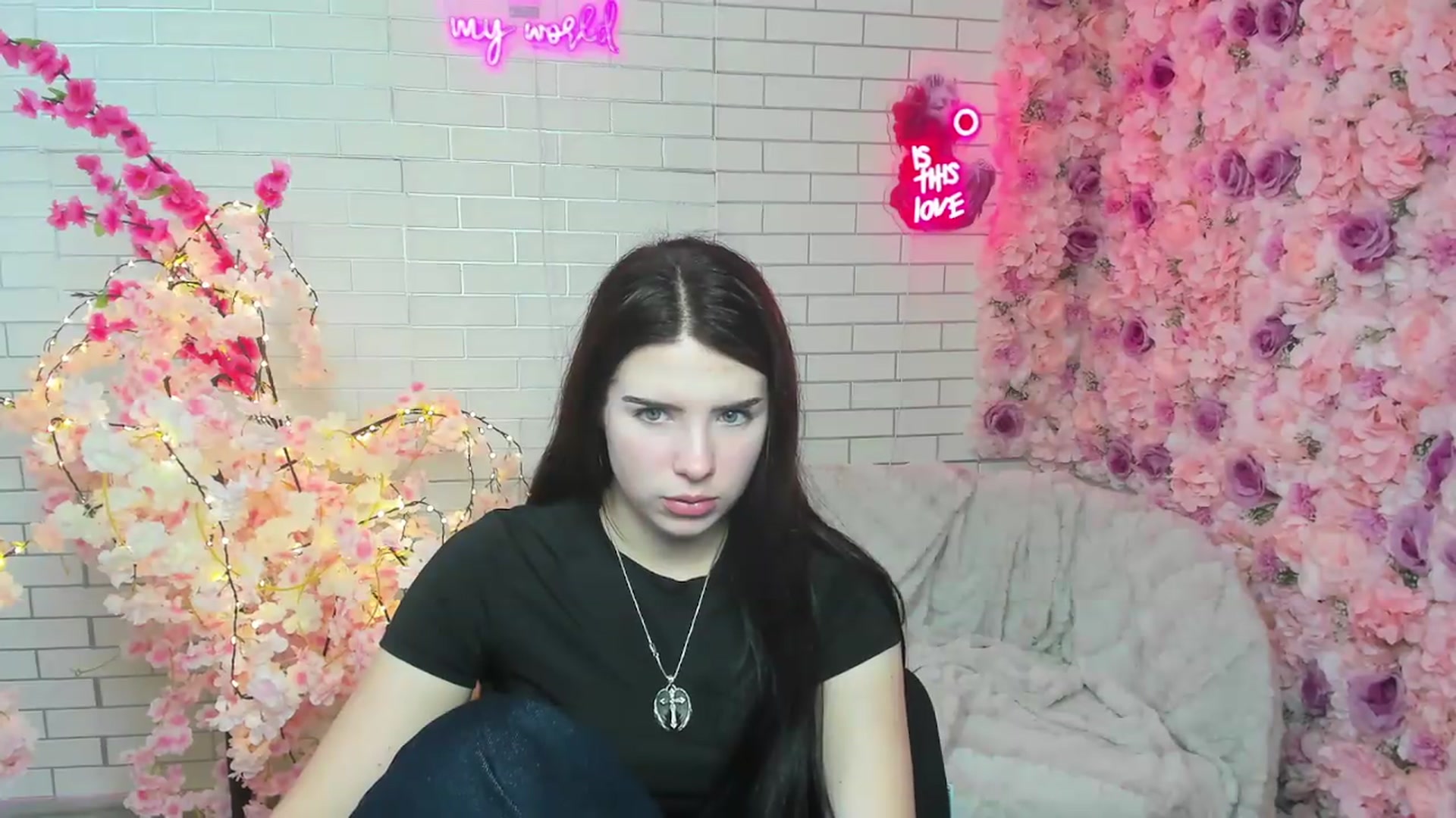 Gallery image thumbnail from KiraVane's myfreecams stream on, 09/22/2026, 08:32 image 17 of 20