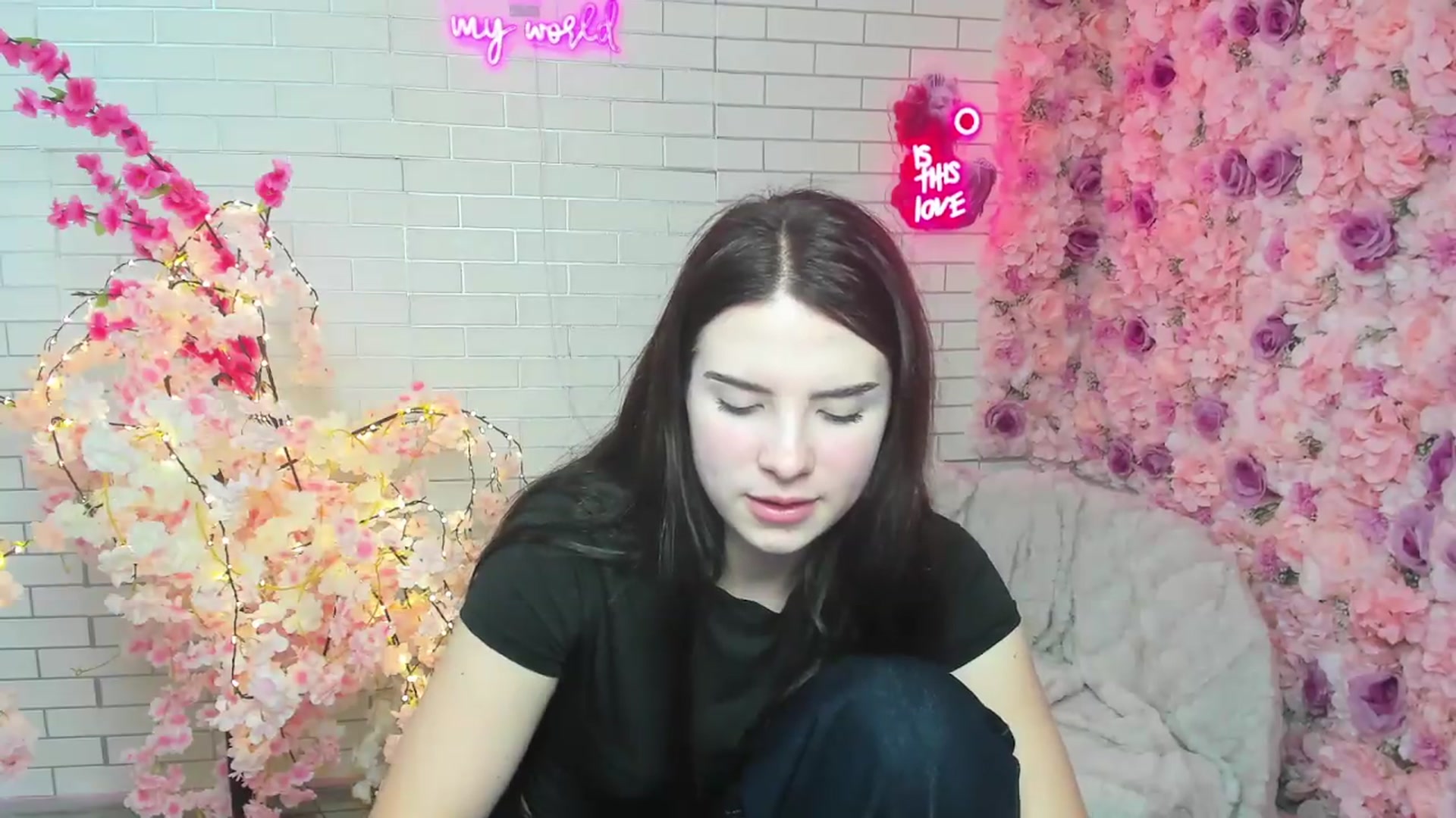 Gallery image thumbnail from KiraVane's myfreecams stream on, 09/22/2026, 08:32 image 11 of 20