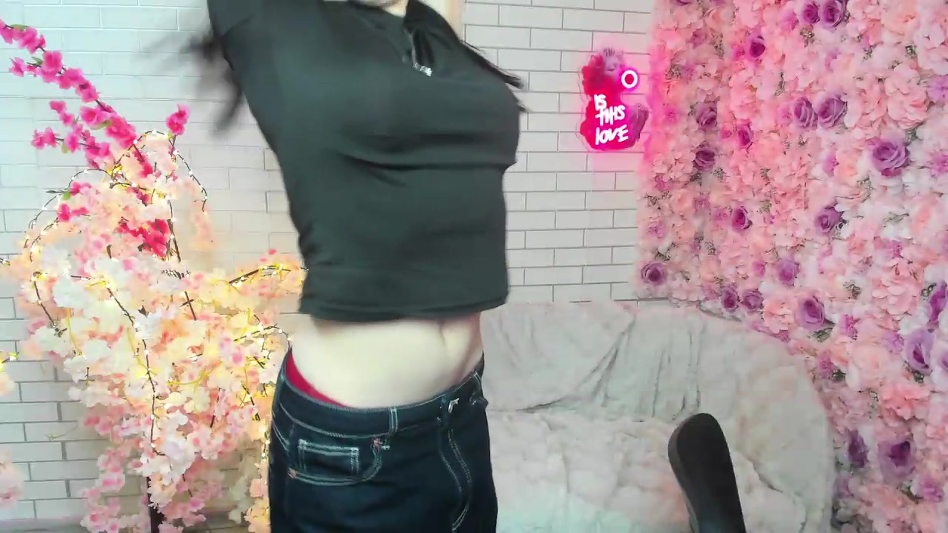 Gallery image thumbnail from KiraVane's myfreecams stream on, 09/22/2026, 08:32 image 18 of 20