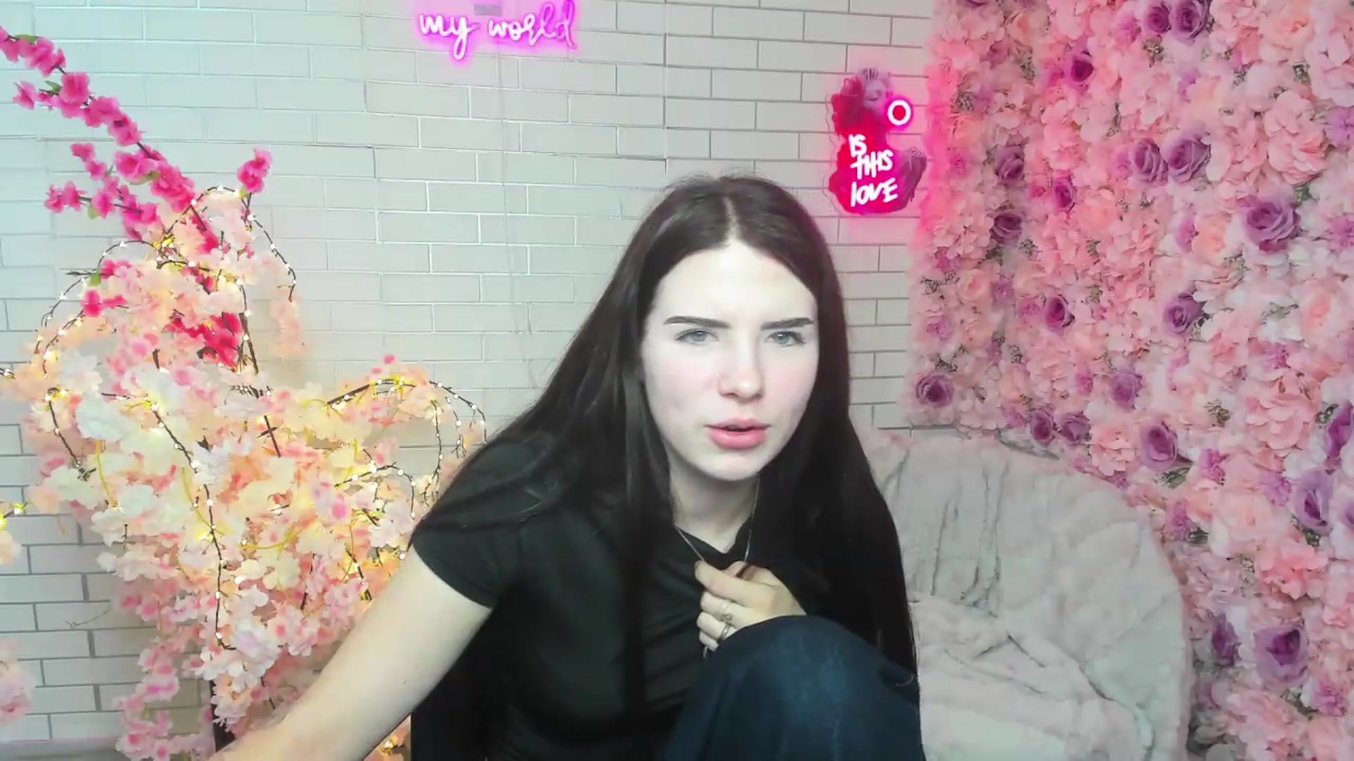 Gallery image thumbnail from KiraVane's myfreecams stream on, 09/22/2026, 08:32 image 13 of 20
