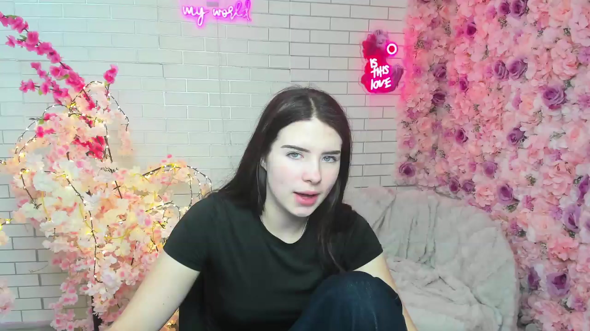 Gallery image thumbnail from KiraVane's myfreecams stream on, 09/22/2026, 08:32 image 2 of 20