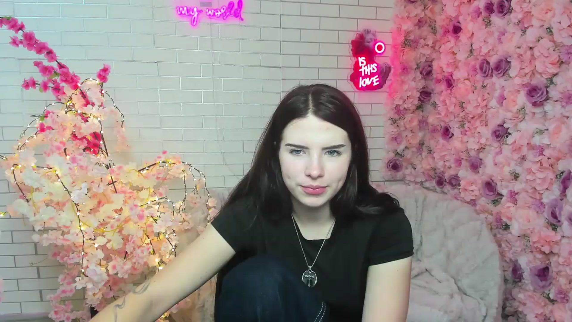Gallery image thumbnail from KiraVane's myfreecams stream on, 09/22/2026, 10:26 image 12 of 20