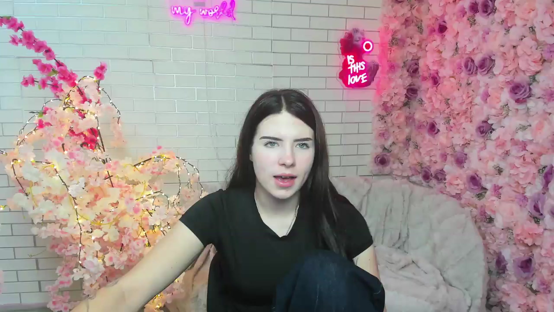 Gallery image thumbnail from KiraVane's myfreecams stream on, 09/22/2026, 10:26 image 4 of 20
