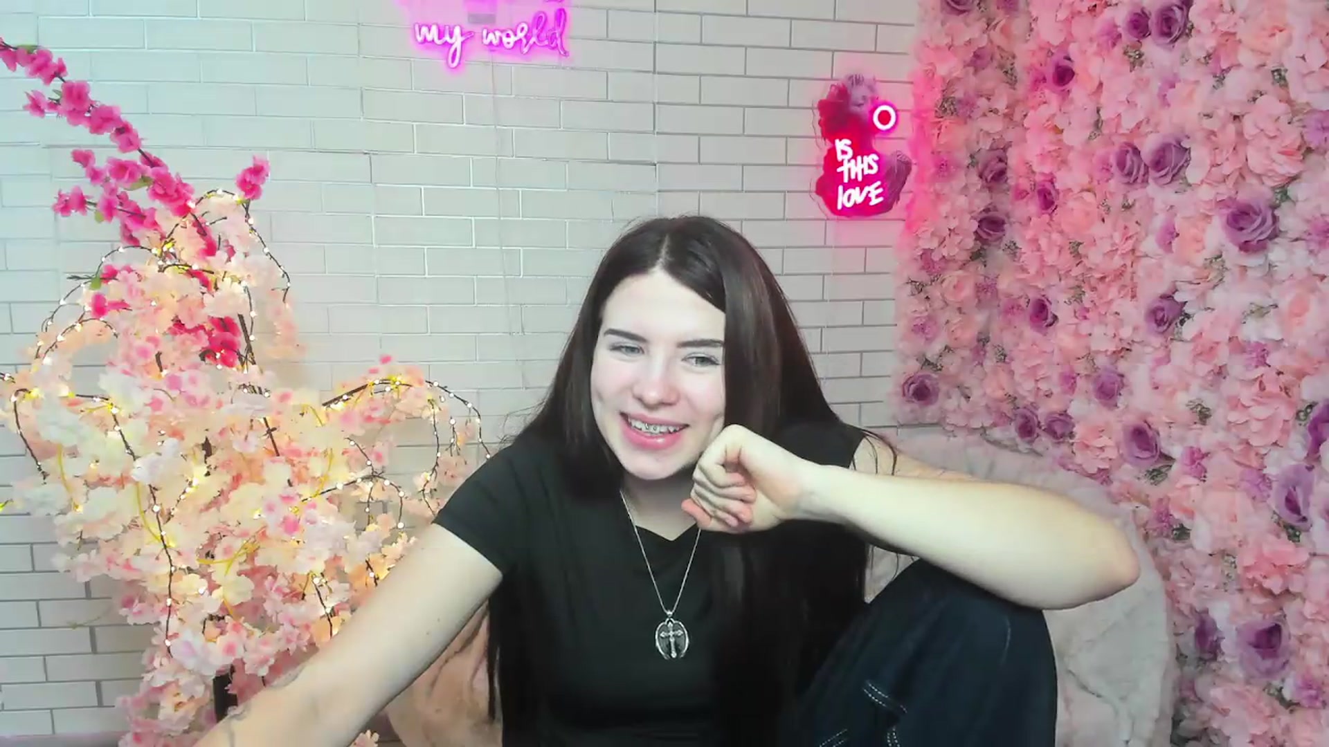 Gallery image thumbnail from KiraVane's myfreecams stream on, 09/22/2026, 10:26 image 17 of 20