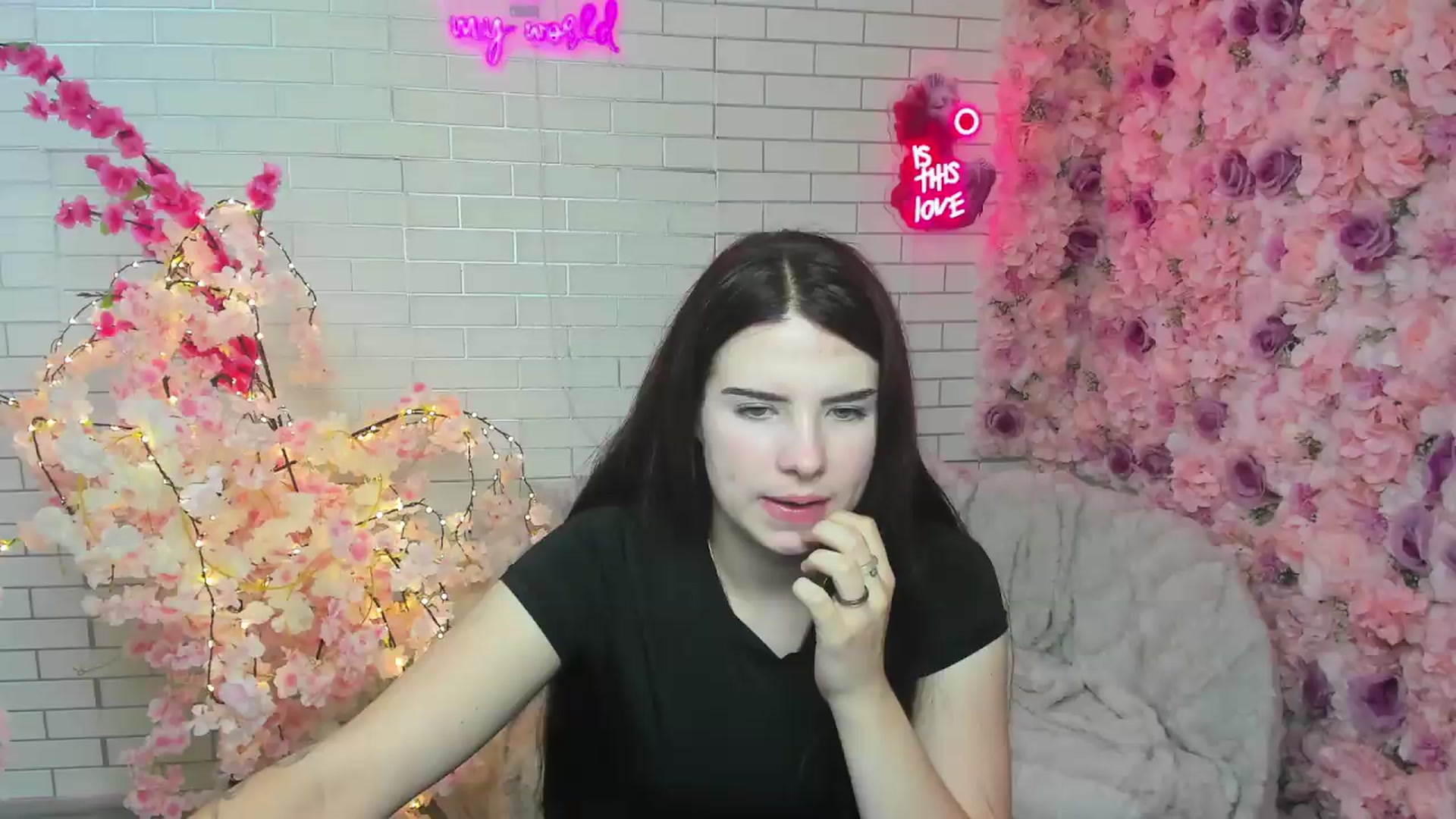 Gallery image thumbnail from KiraVane's myfreecams stream on, 09/22/2026, 10:26 image 7 of 20