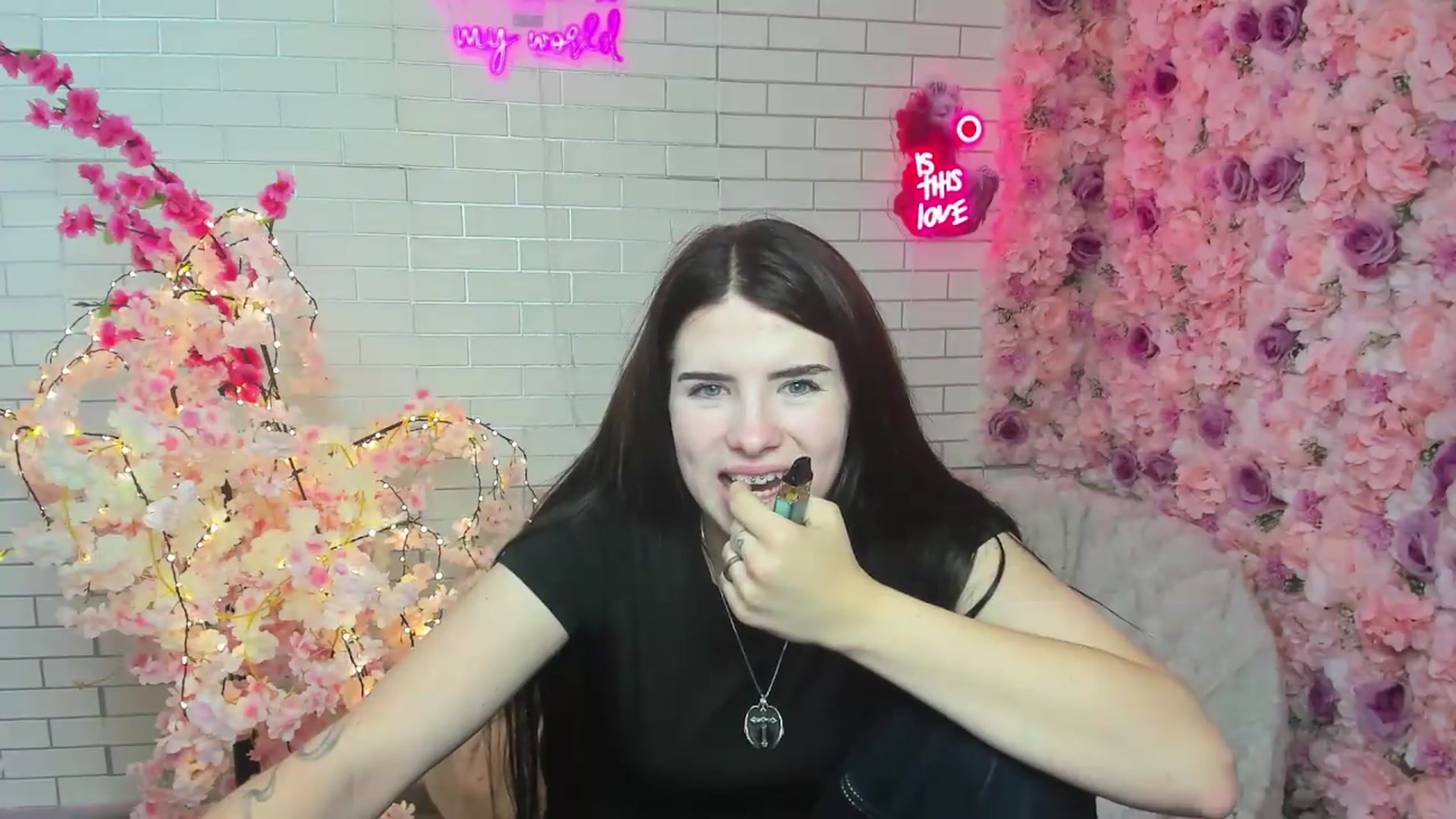 Gallery image thumbnail from KiraVane's myfreecams stream on, 09/22/2026, 10:26 image 19 of 20