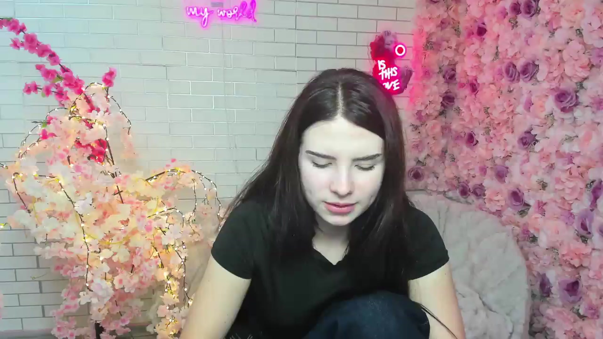 Gallery image thumbnail from KiraVane's myfreecams stream on, 09/22/2026, 10:26 image 10 of 20