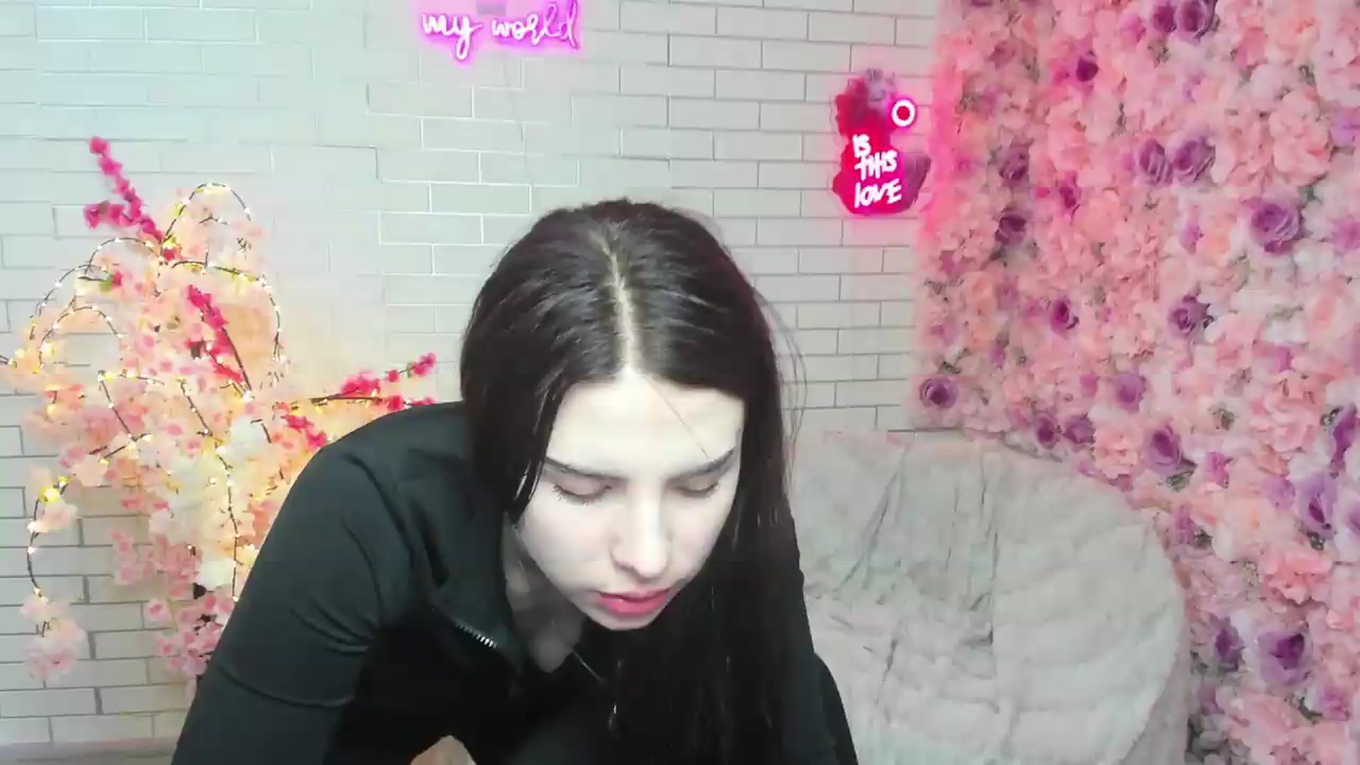 Gallery image thumbnail from KiraVane's myfreecams stream on, 09/23/2026, 14:49 image 18 of 20