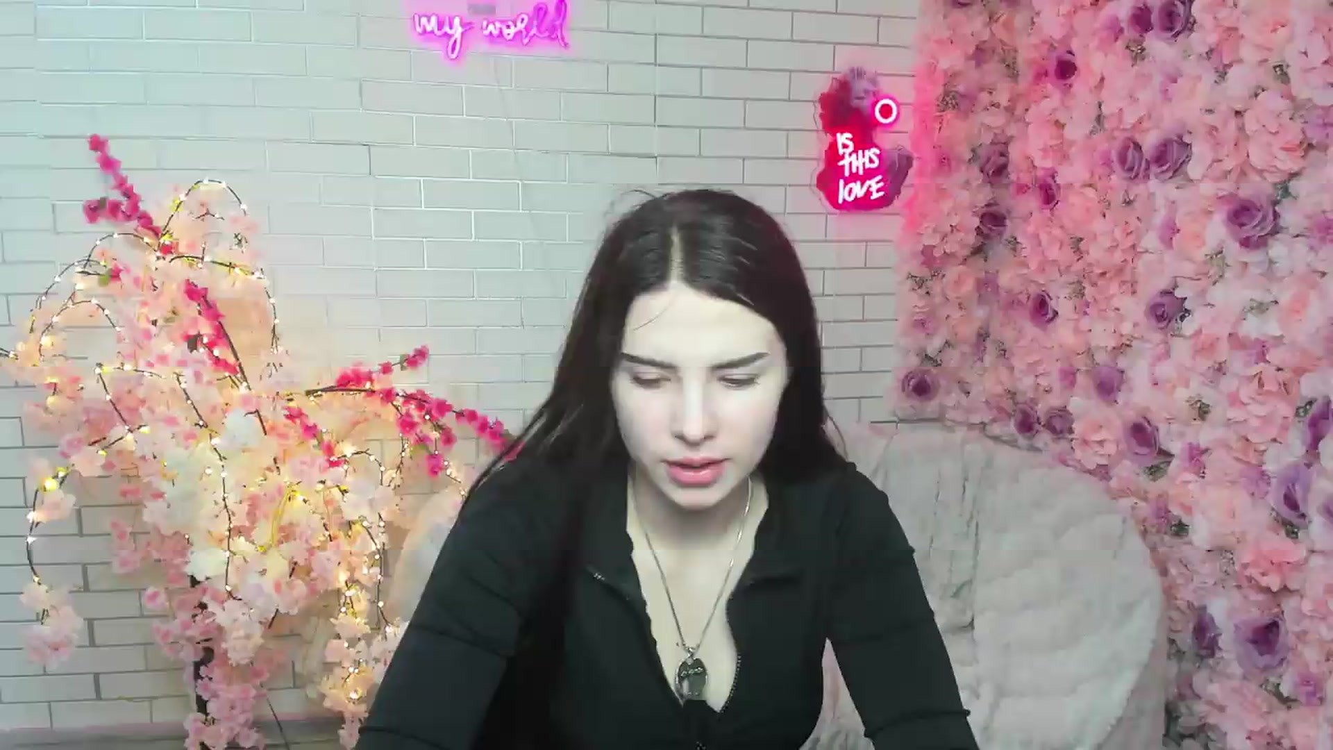 Gallery image thumbnail from KiraVane's myfreecams stream on, 09/23/2026, 14:49 image 14 of 20