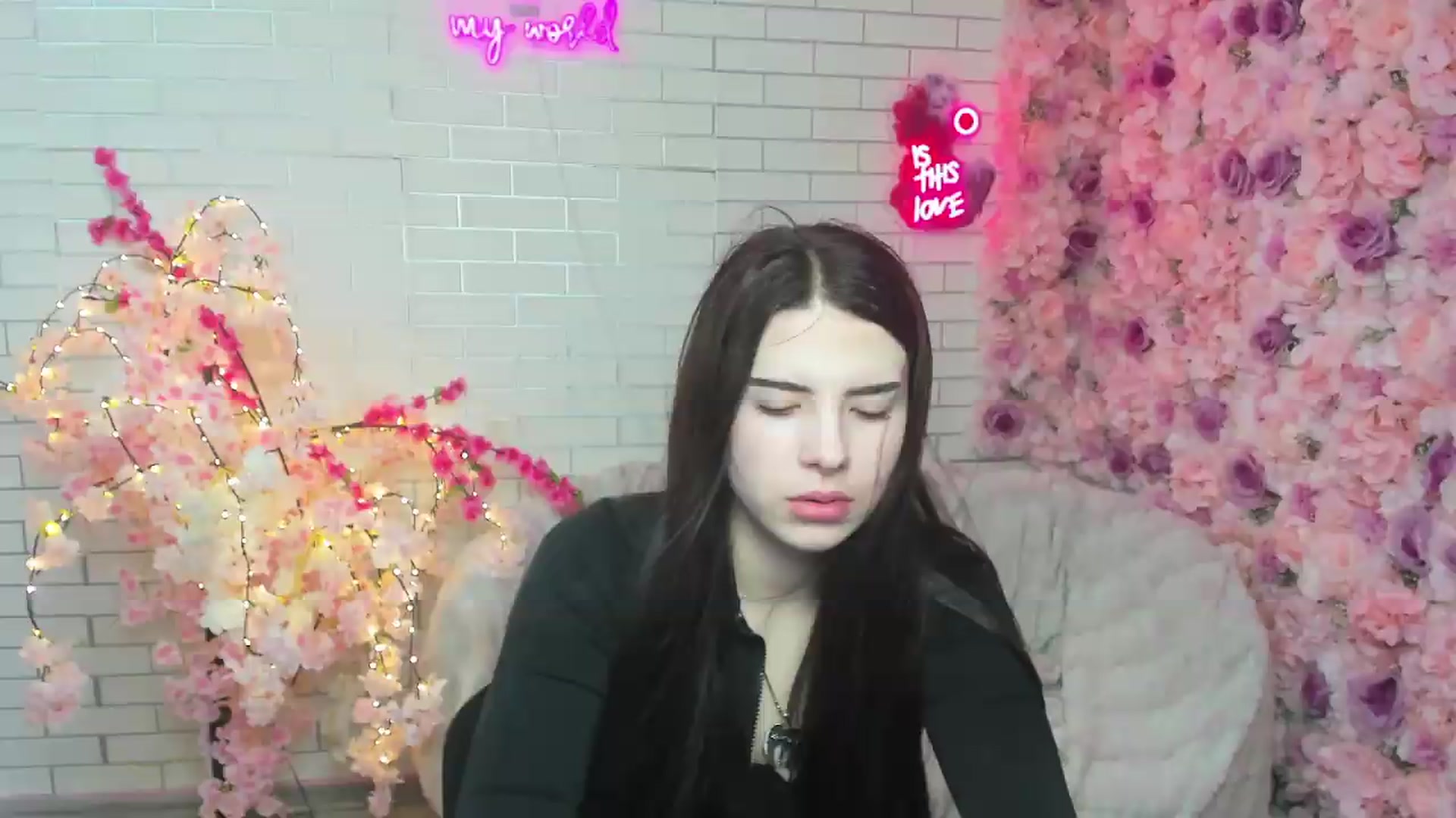 Gallery image thumbnail from KiraVane's myfreecams stream on, 09/23/2026, 14:49 image 13 of 20