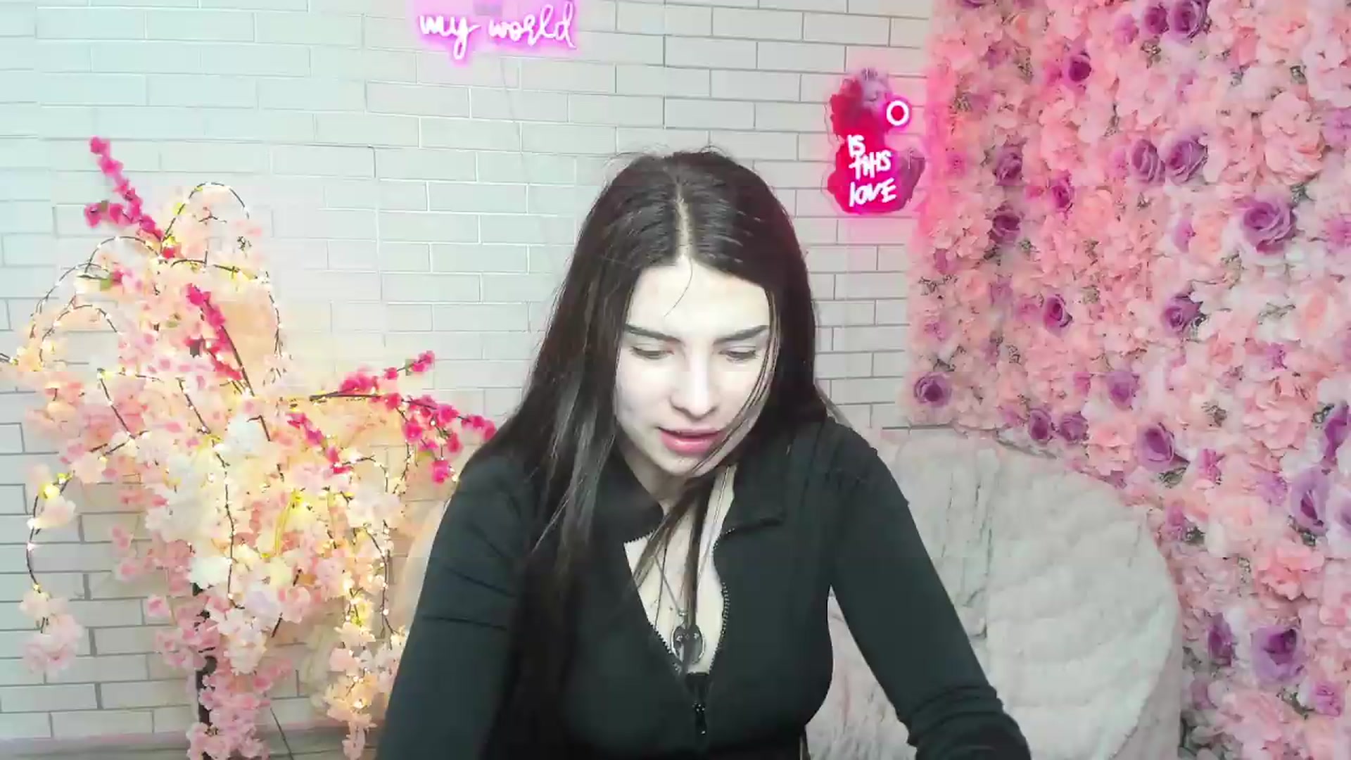 Gallery image thumbnail from KiraVane's myfreecams stream on, 09/23/2026, 14:49 image 2 of 20