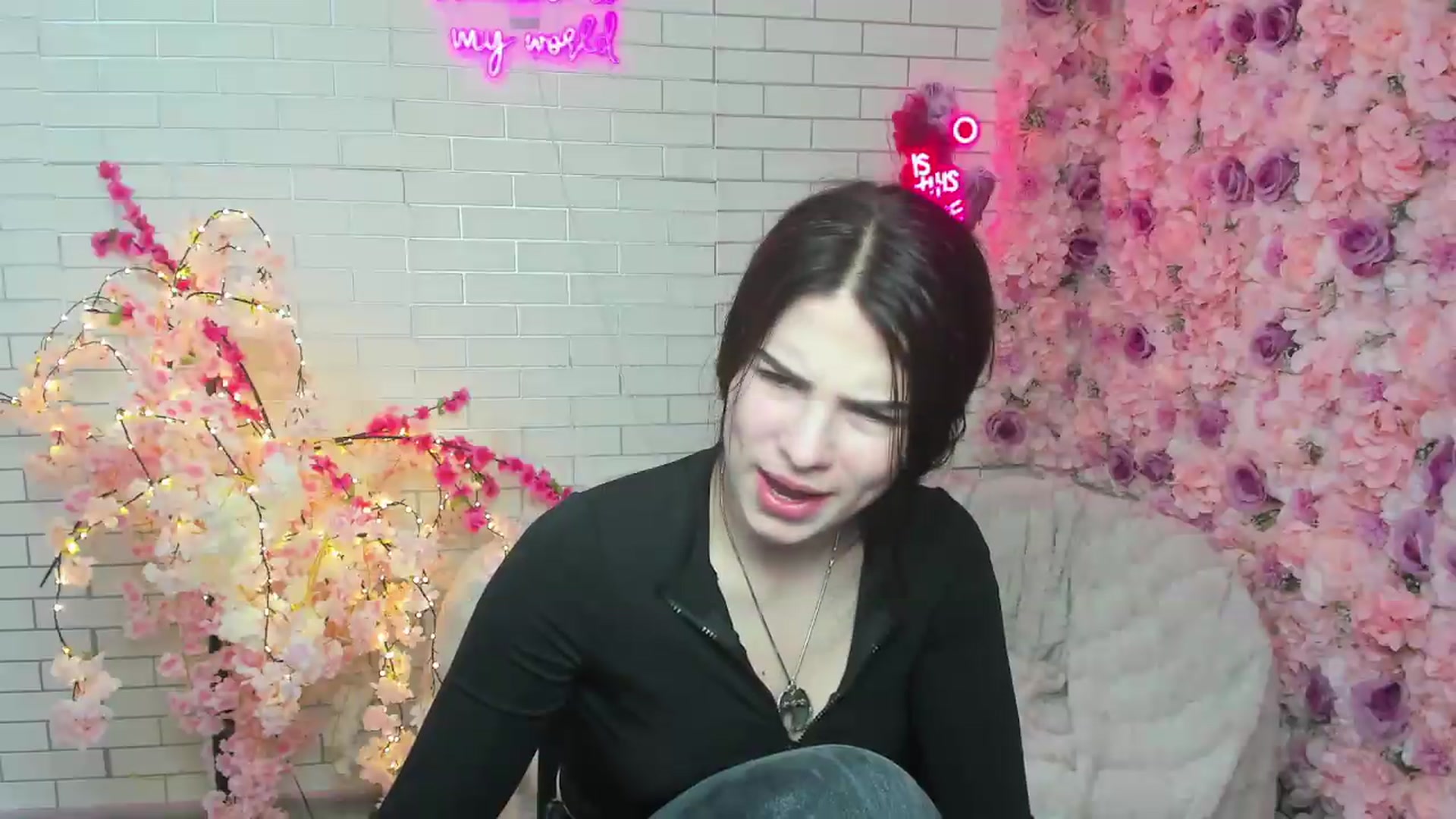 Gallery image thumbnail from KiraVane's myfreecams stream on, 09/23/2026, 17:14 image 19 of 20