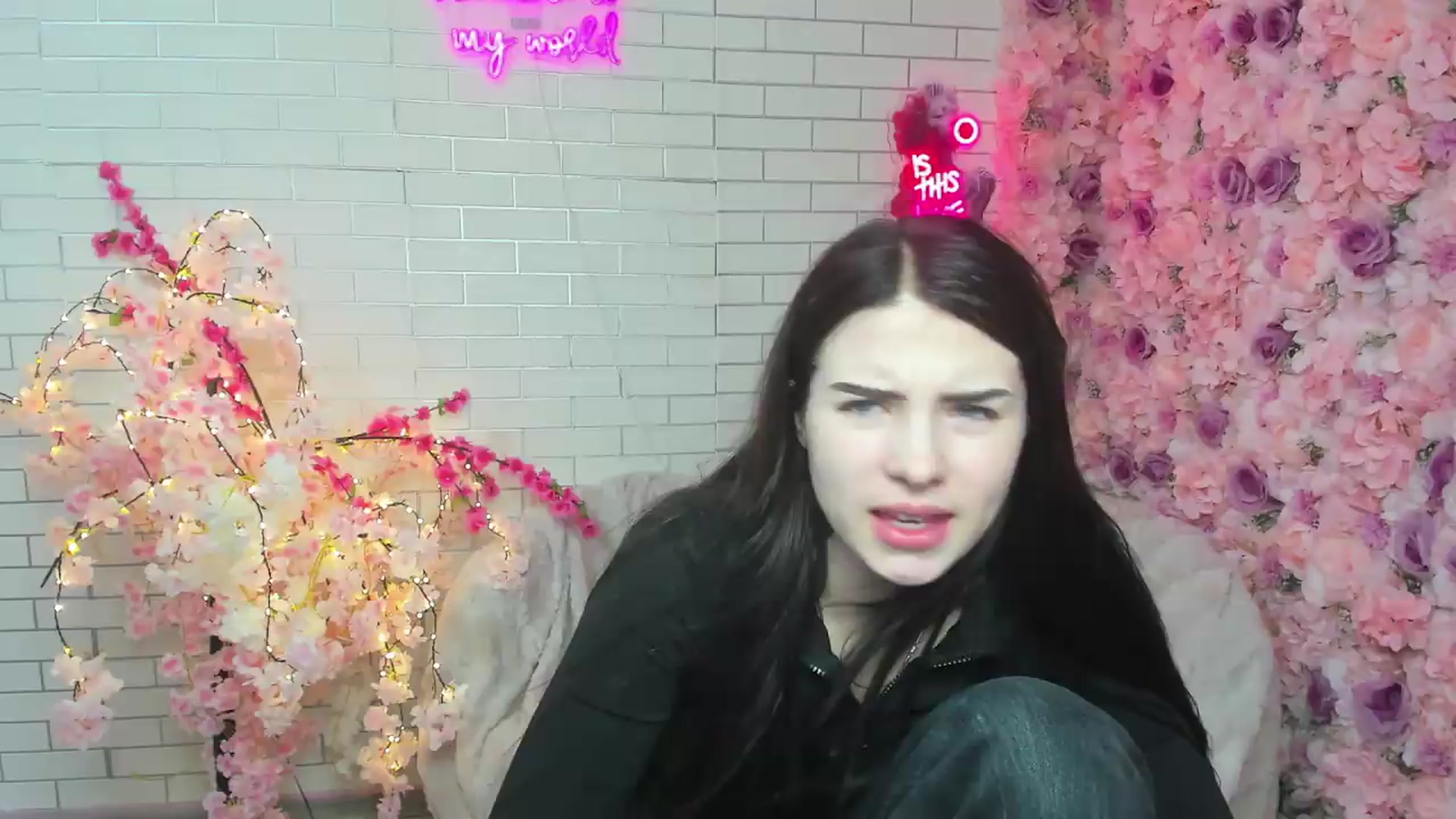 Gallery image thumbnail from KiraVane's myfreecams stream on, 09/23/2026, 17:14 image 5 of 20