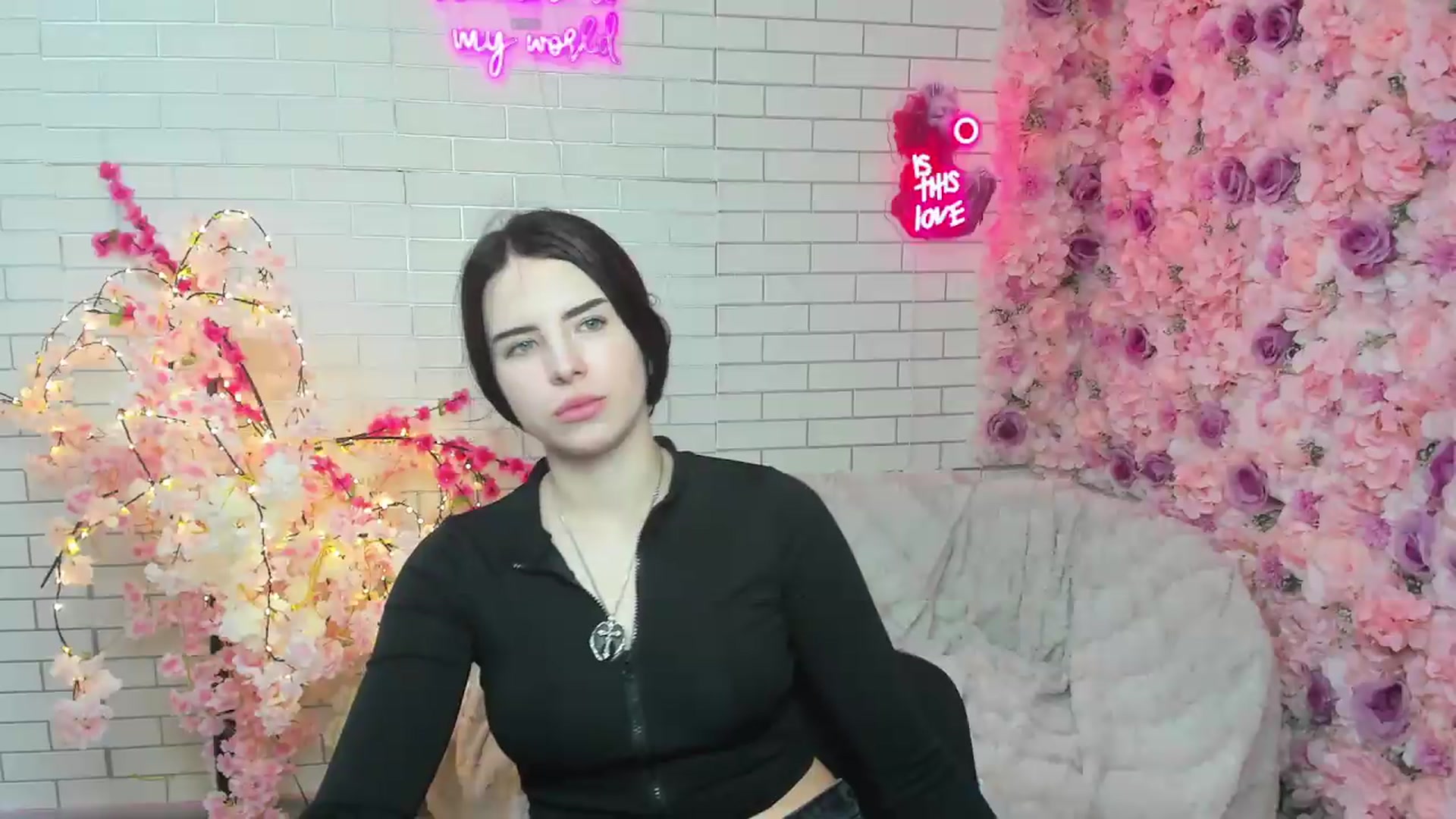 Gallery image thumbnail from KiraVane's myfreecams stream on, 09/23/2026, 17:14 image 10 of 20